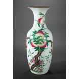 Große Famille Rose Vase mit neun Pfirsischen und Lingzhi Pilzen