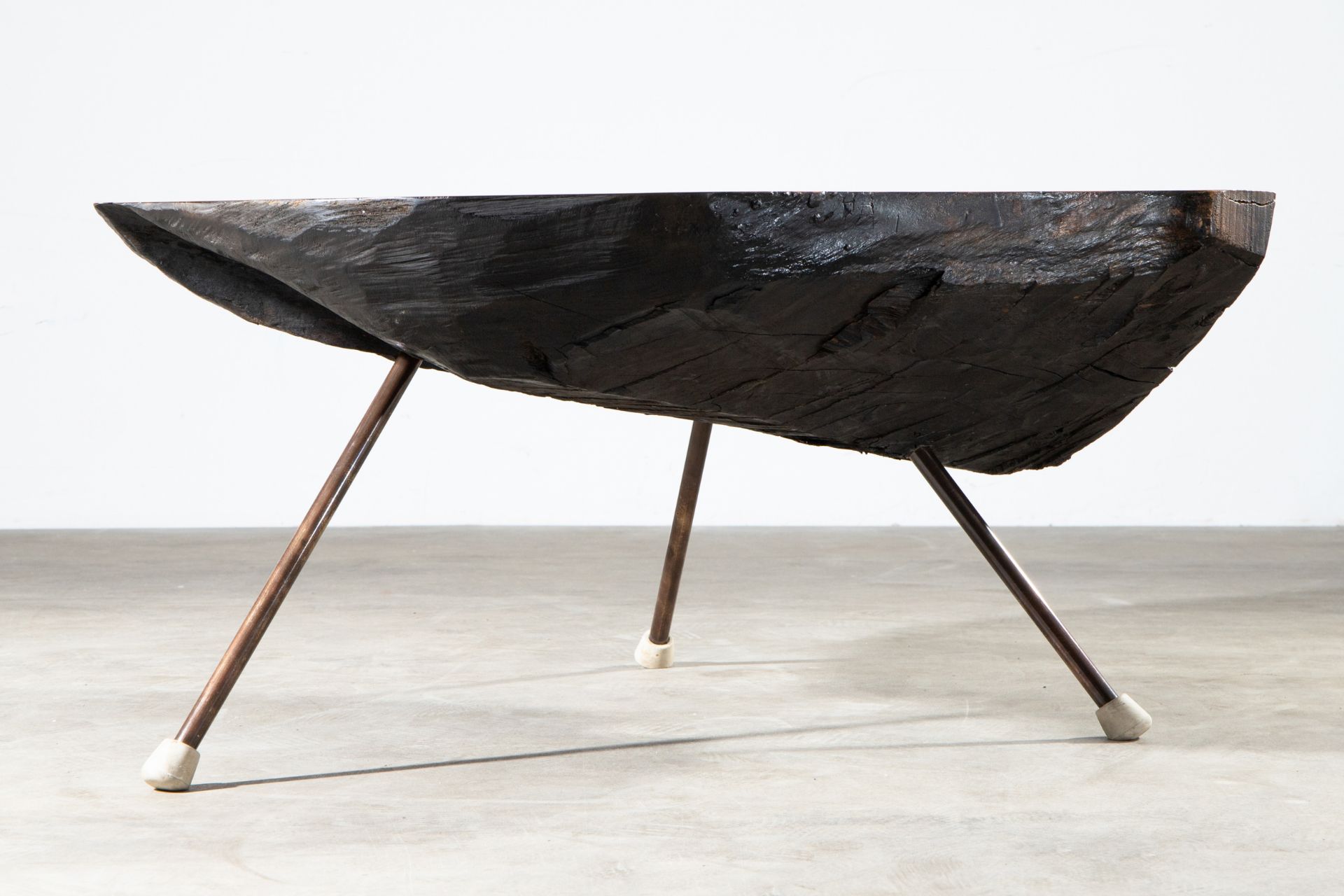 Carl Auböck, Tree Trunk Coffee Table, Baumtisch in Nussholz - Bild 3 aus 7