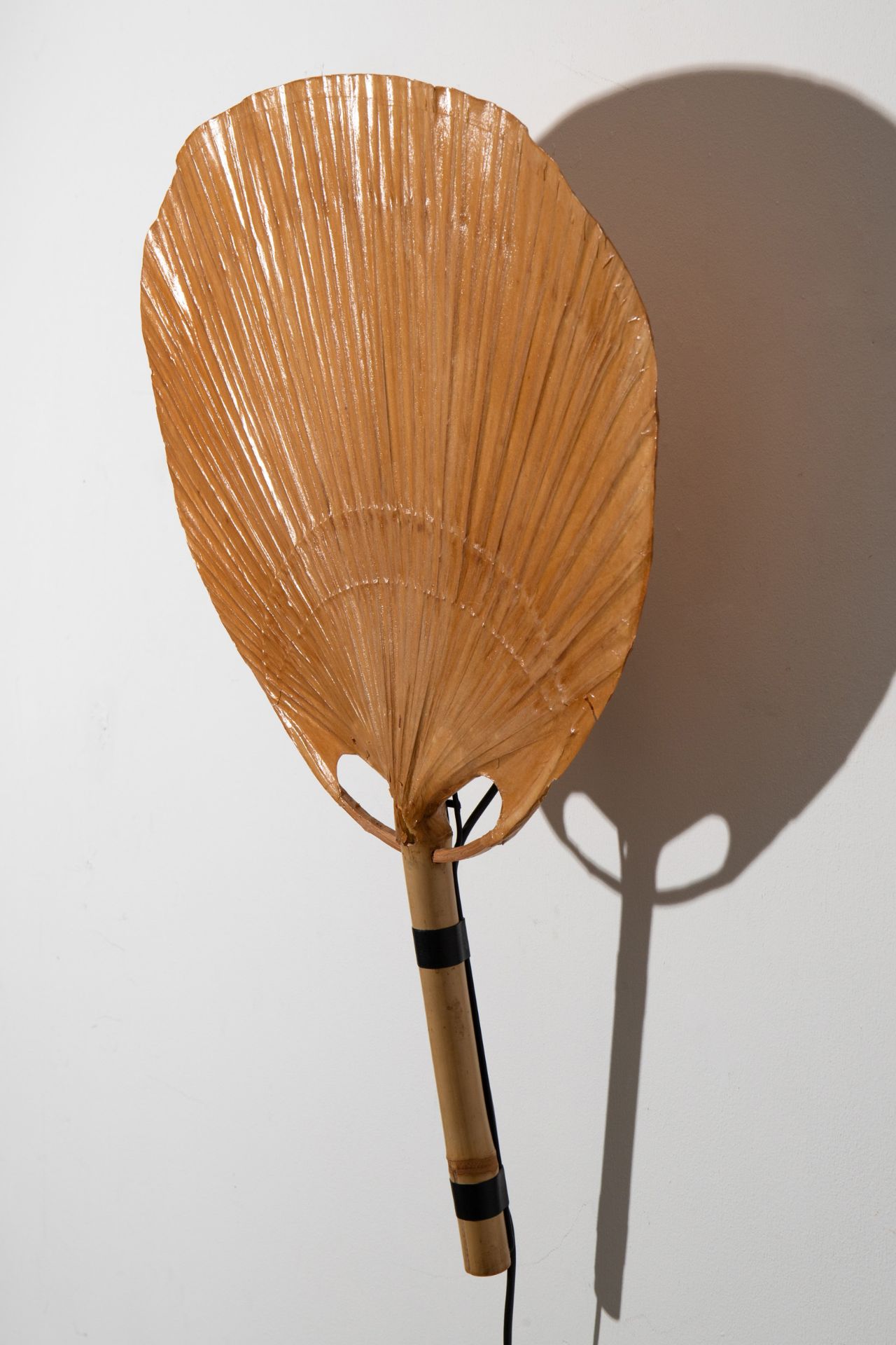 Ingo Maurer, Design M, Wall lamp model Uchiwa - Image 3 of 6