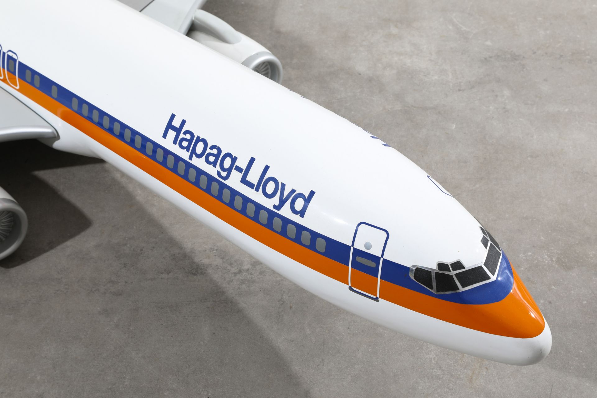 Hapag Lloyd, Boeing 737, large aircraft model, scale 1:12 - Image 2 of 5