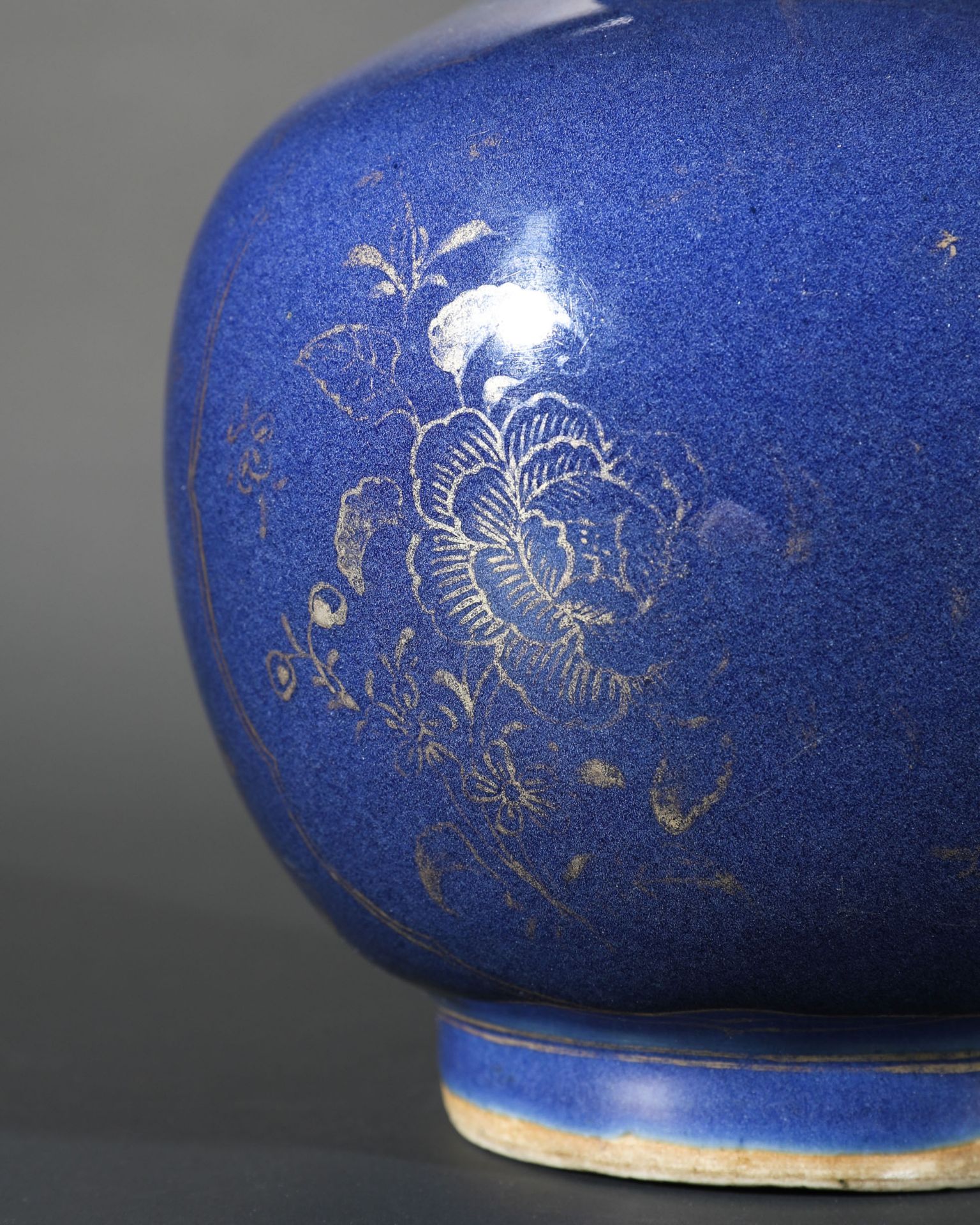 Kendi, Kangxi Period (1654-1722), powder blue with gold painting and silver mount - Image 2 of 8