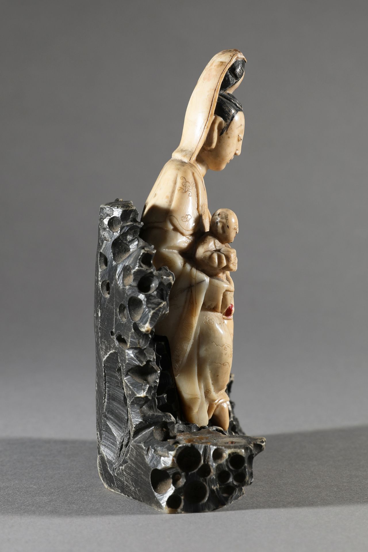 Songzi Guanyin, China, finely carved soapstone - Image 4 of 8