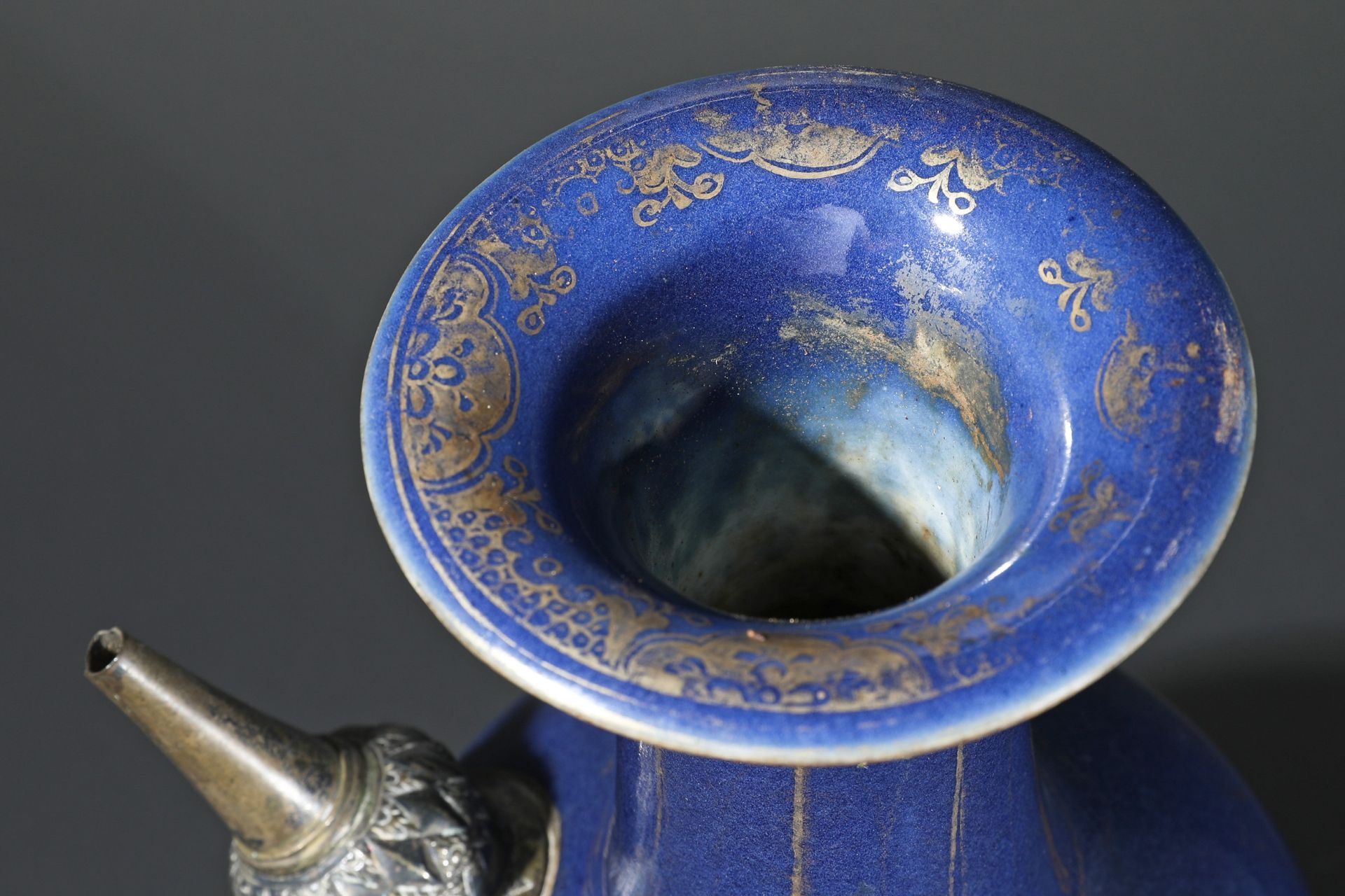 Kendi, Kangxi Period (1654-1722), powder blue with gold painting and silver mount - Image 7 of 8