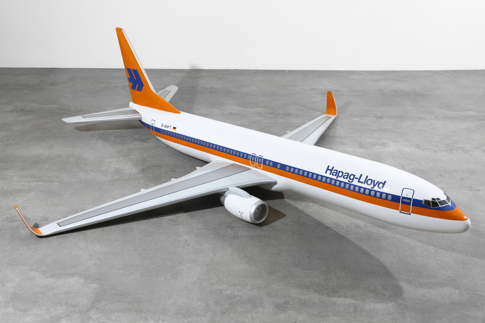 Hapag Lloyd, Boeing 737, large aircraft model, scale 1:12