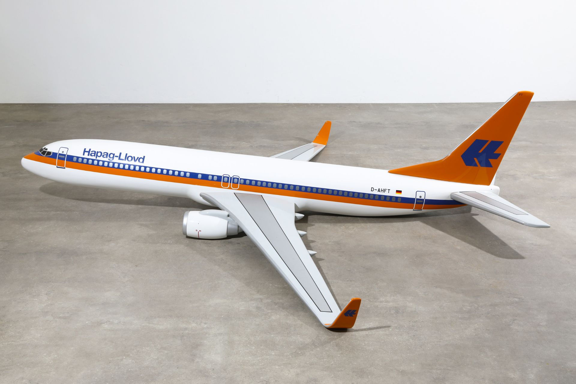 Hapag Lloyd, Boeing 737, large aircraft model, scale 1:12 - Image 4 of 5