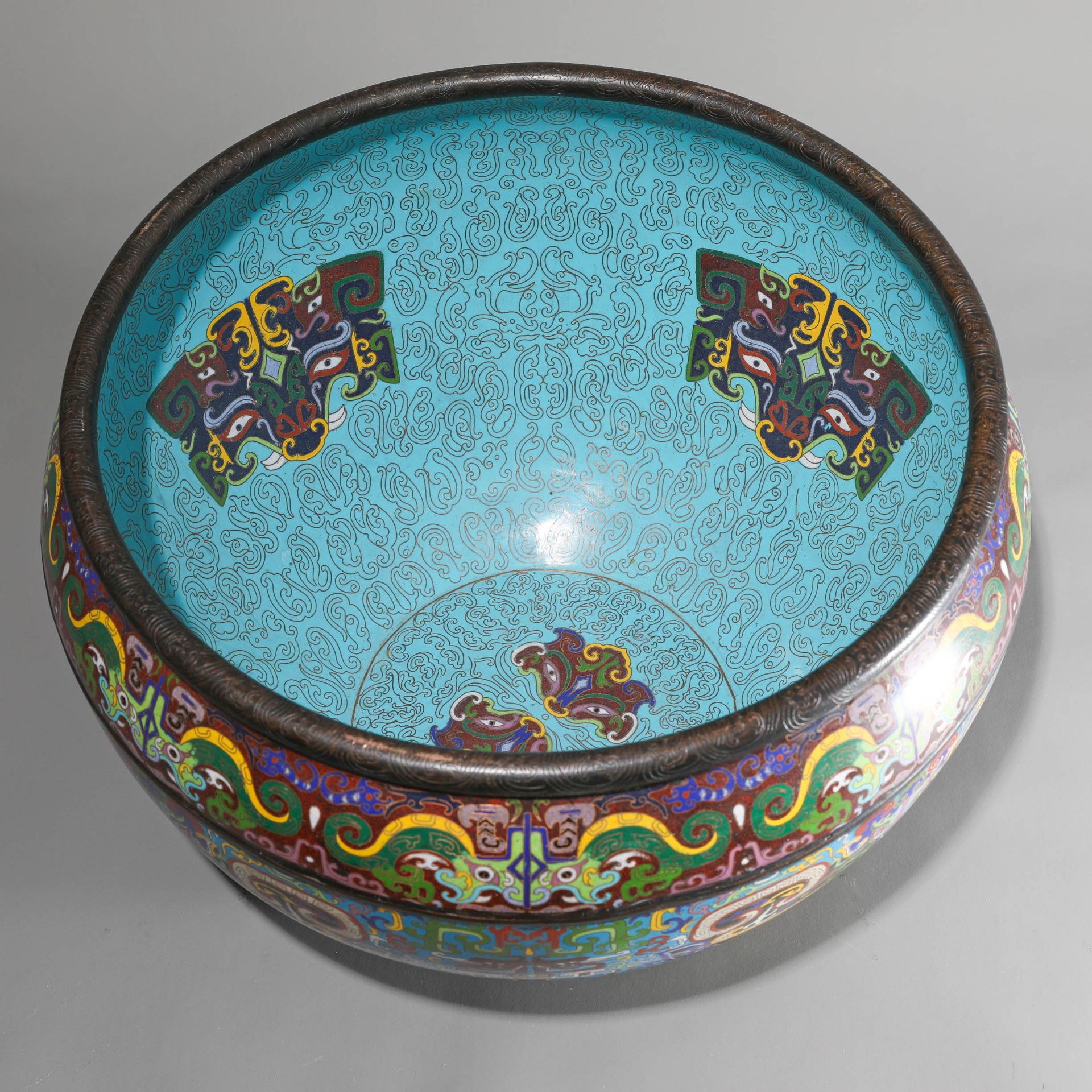 Large Cloisonné bowl with Taotie masks and tendrils - Image 5 of 7