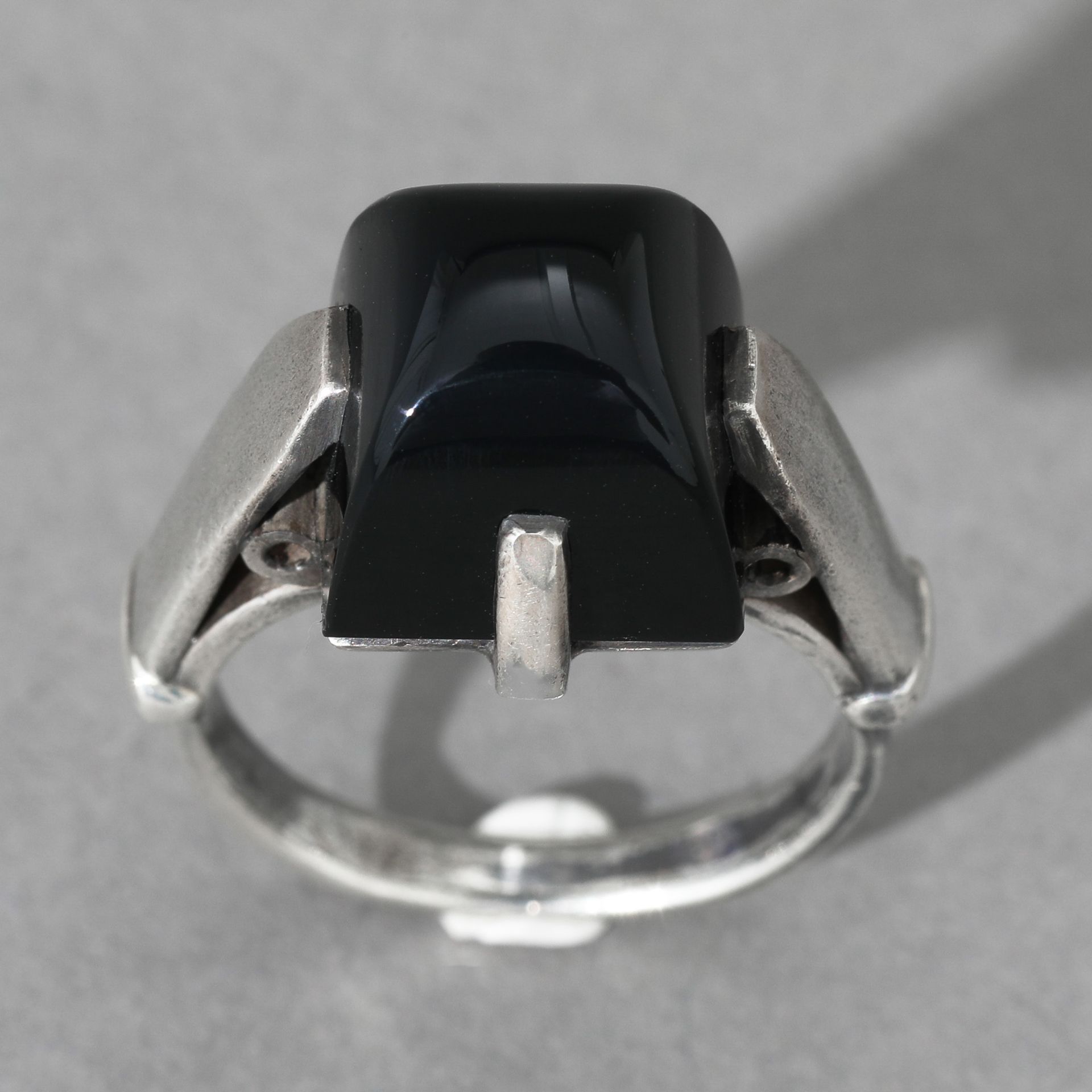 Jean Després, Art Déco Ring, silver, onyx - Image 2 of 6