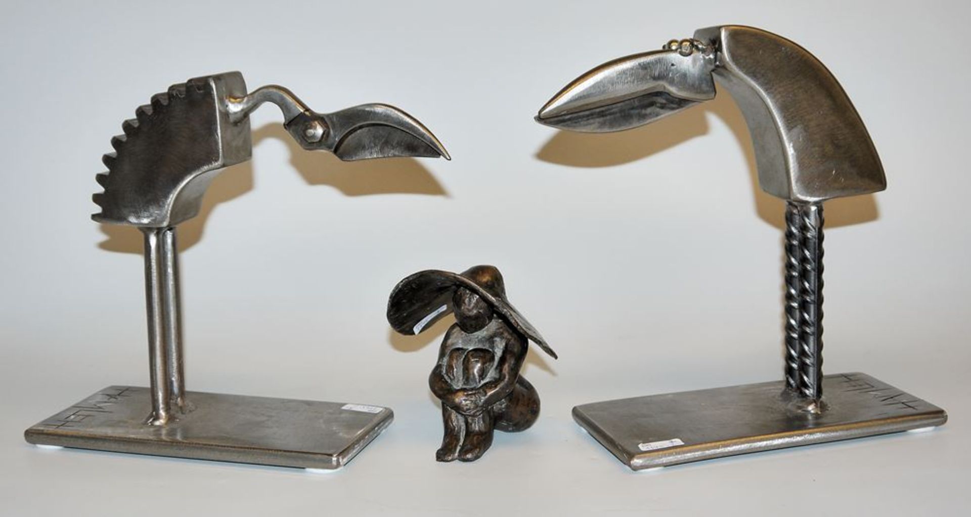 Rolf Hamleh, Stilt birds, two humorous metal sculptures & monogramist, Sitting woman with hat, bron