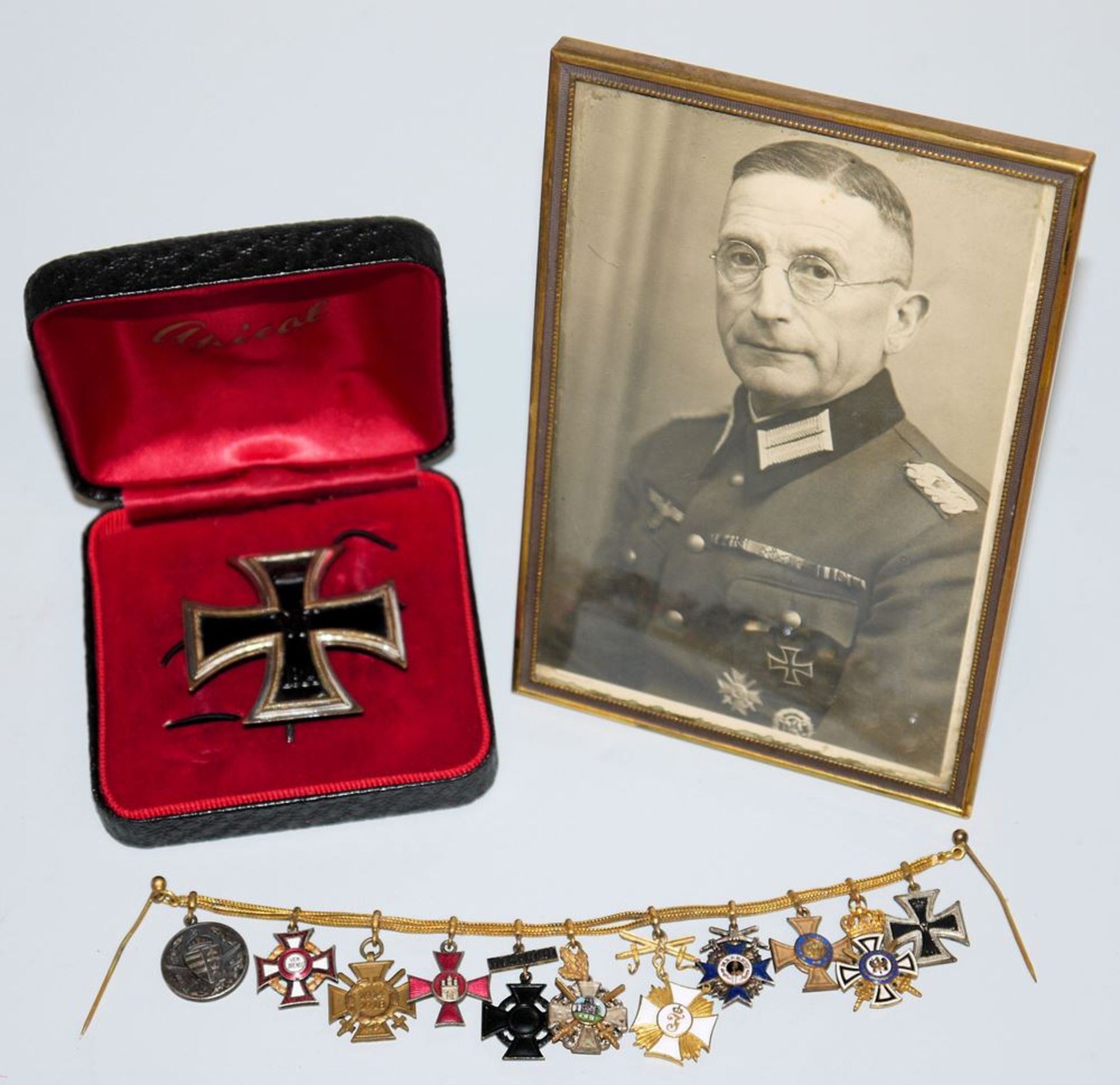Officer's estate of WW1 & WW2 with large miniature medal chain, EK1 and photographs