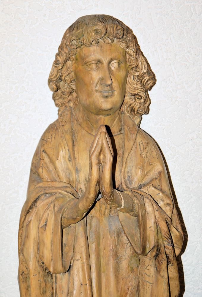 Saintly figure, probably Apostle John, wooden sculpture, 17th/18th century. - Image 2 of 5