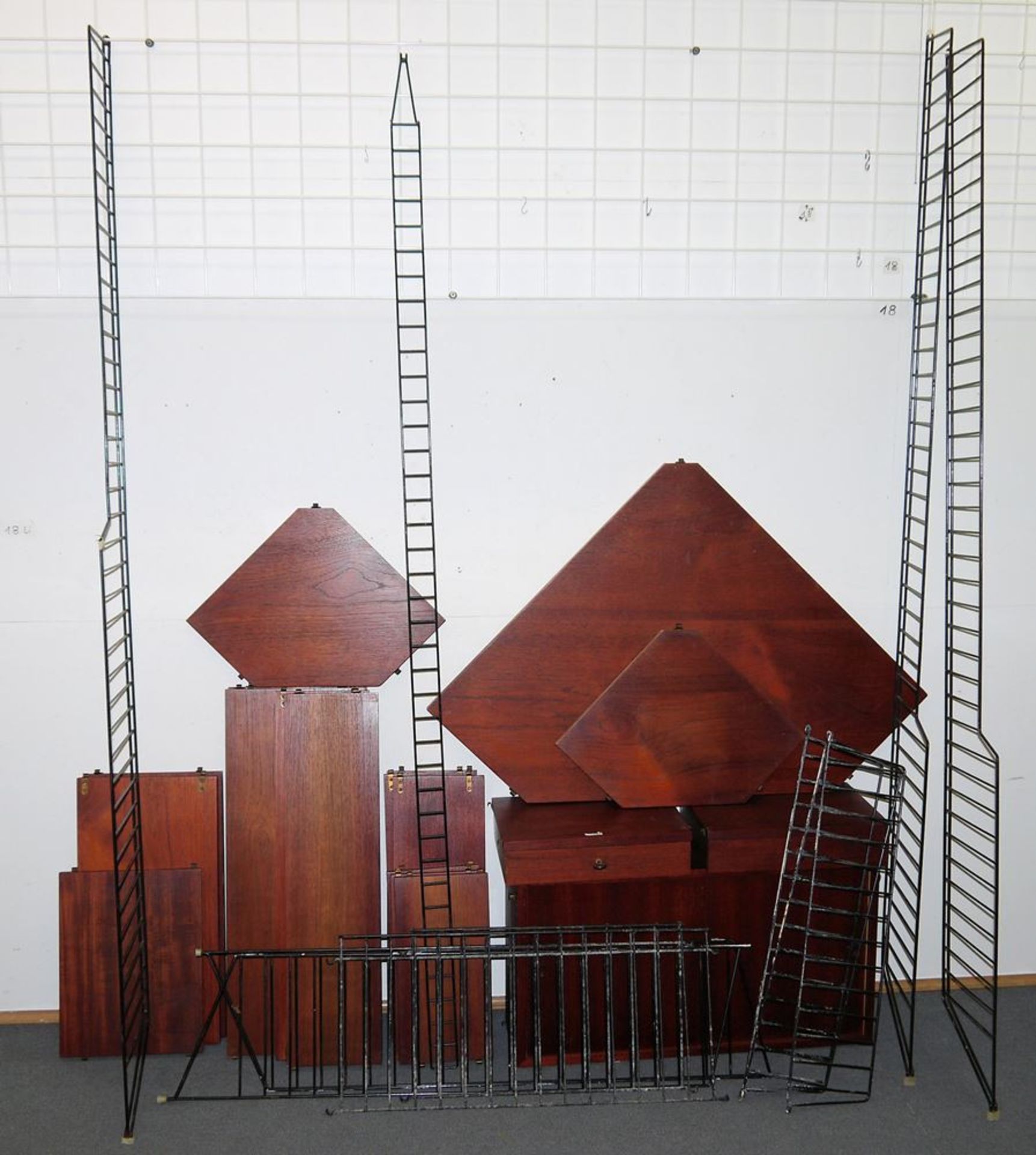 Design classic "String", Extensive shelving system of the 1950s