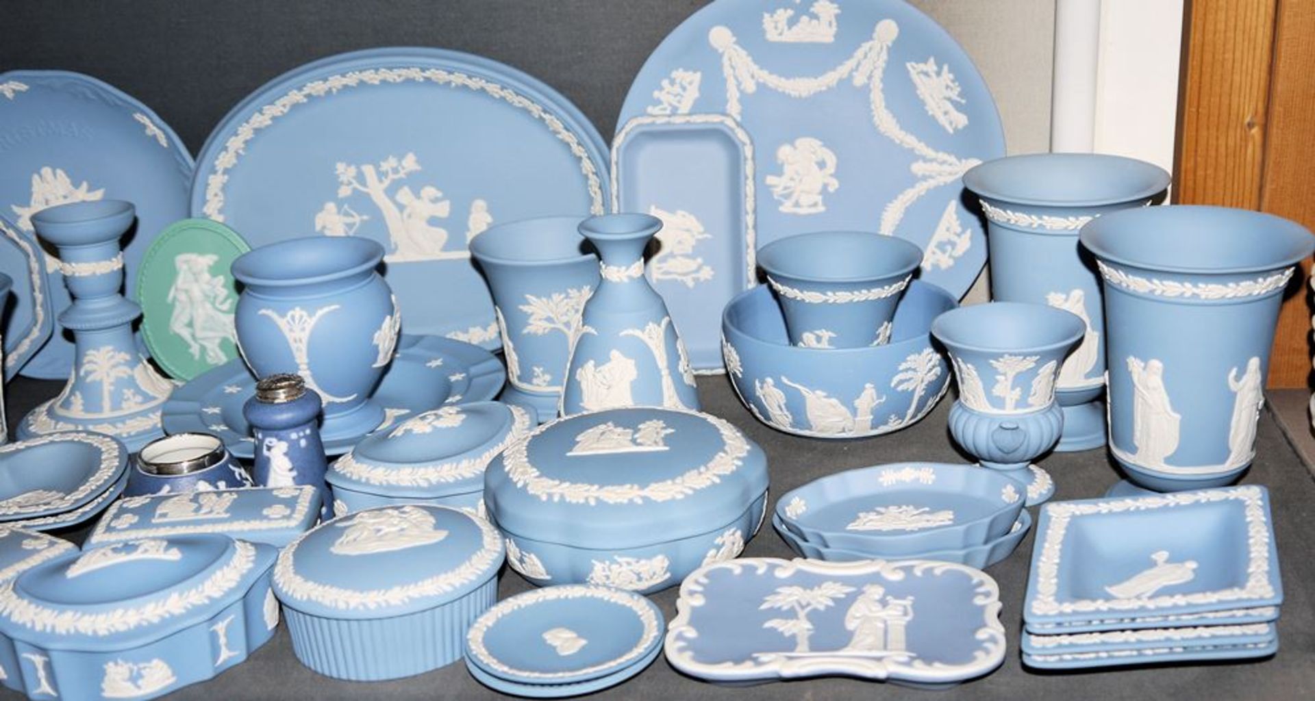 Large collection "Jasperware", mainly Wedgwood, England - Image 3 of 3