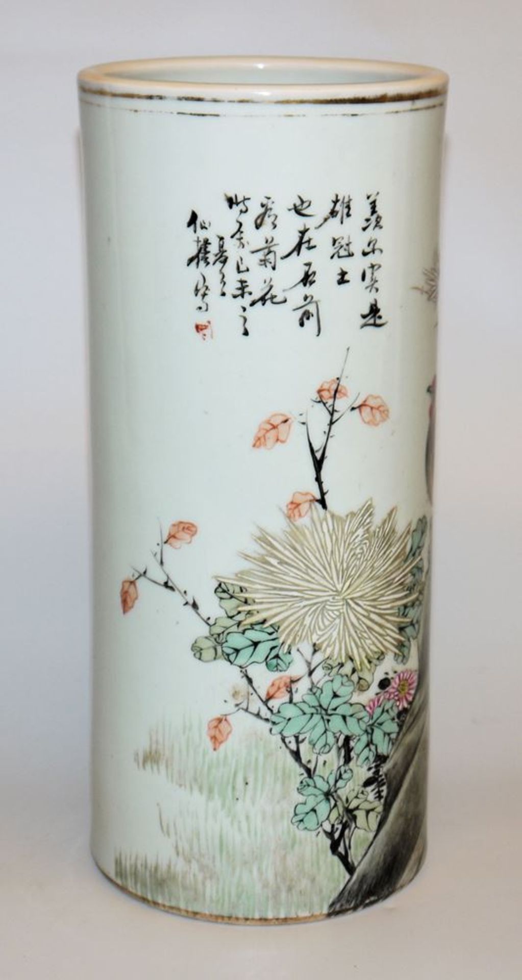 Porzellan-Pinselbecher mit Hahn auf Felsen, Republik-Zeit, China, Anfang 20. Jh. - Bild 2 aus 3