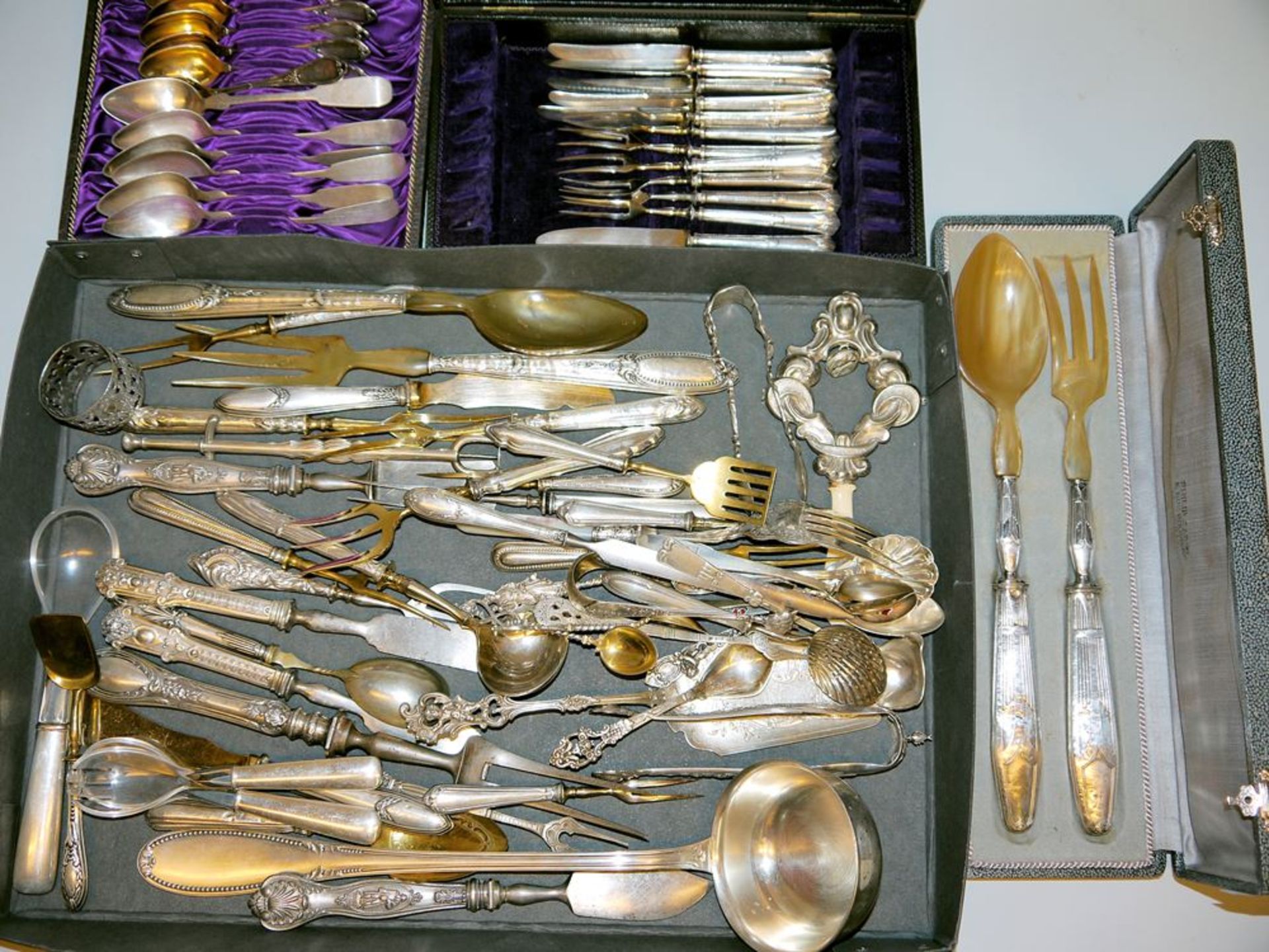 Large collection of leftover cutlery, silver, from the 19th century