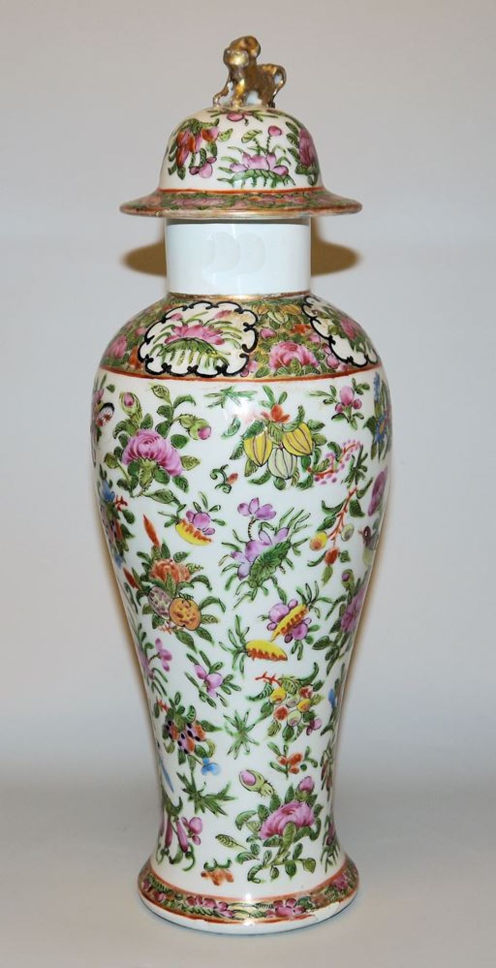 Zwei Vasen und eine Schale im Kanton-Stil, China 19. & 20. Jh. - Bild 3 aus 5