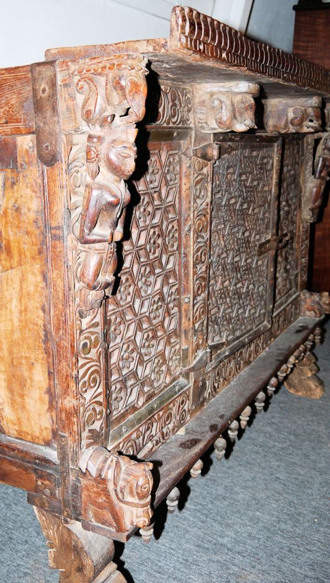 Large "Majus", wedding chest from Gujarat, India 19th century - Image 2 of 2