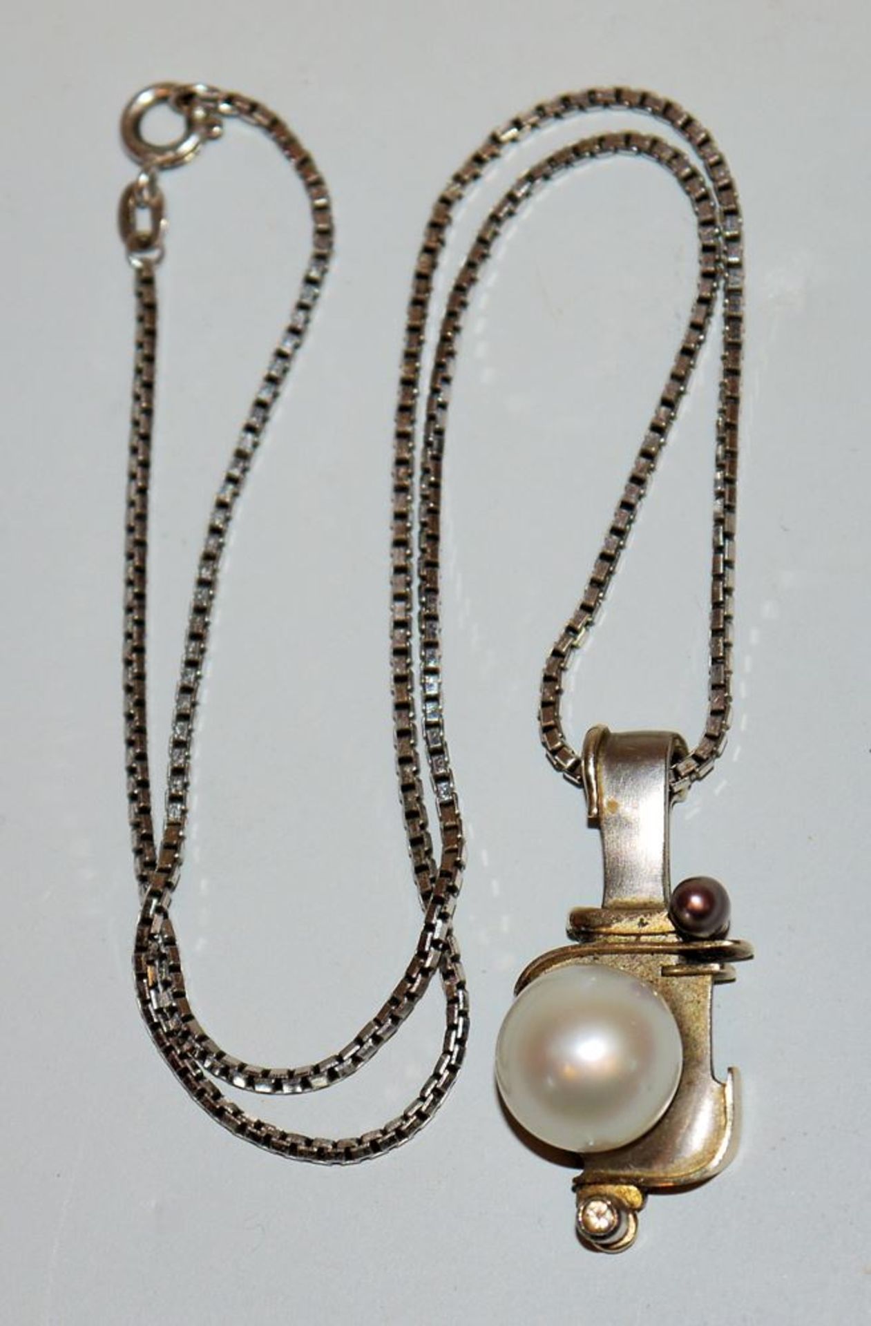 Pendant with diamond and pearls on chain, gold, Maria Seuren jewellery studio, Karlsruhe / Wiesenba