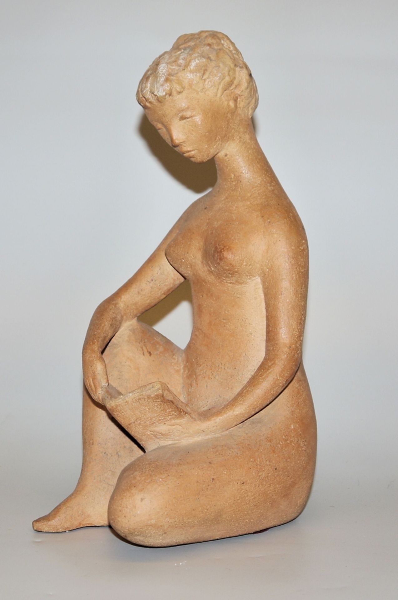 Käte Krakow, Lesende, terracotta sculpture c. 1955