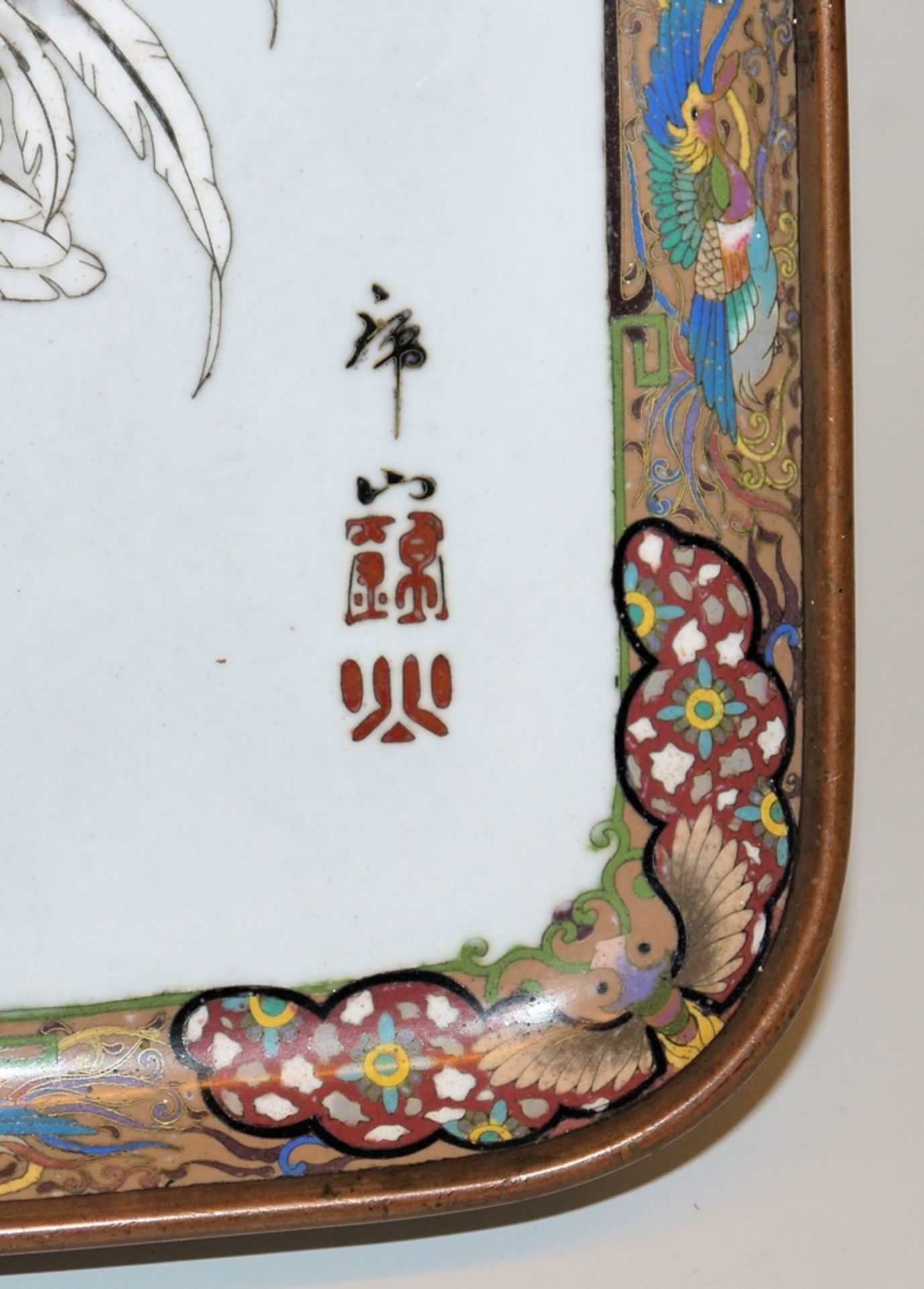 Cloisonné-Tablett mit Geflügelmotiv nach Watanabe Seitei, Meiji-Zeit, Japan um 1900 - Bild 2 aus 3