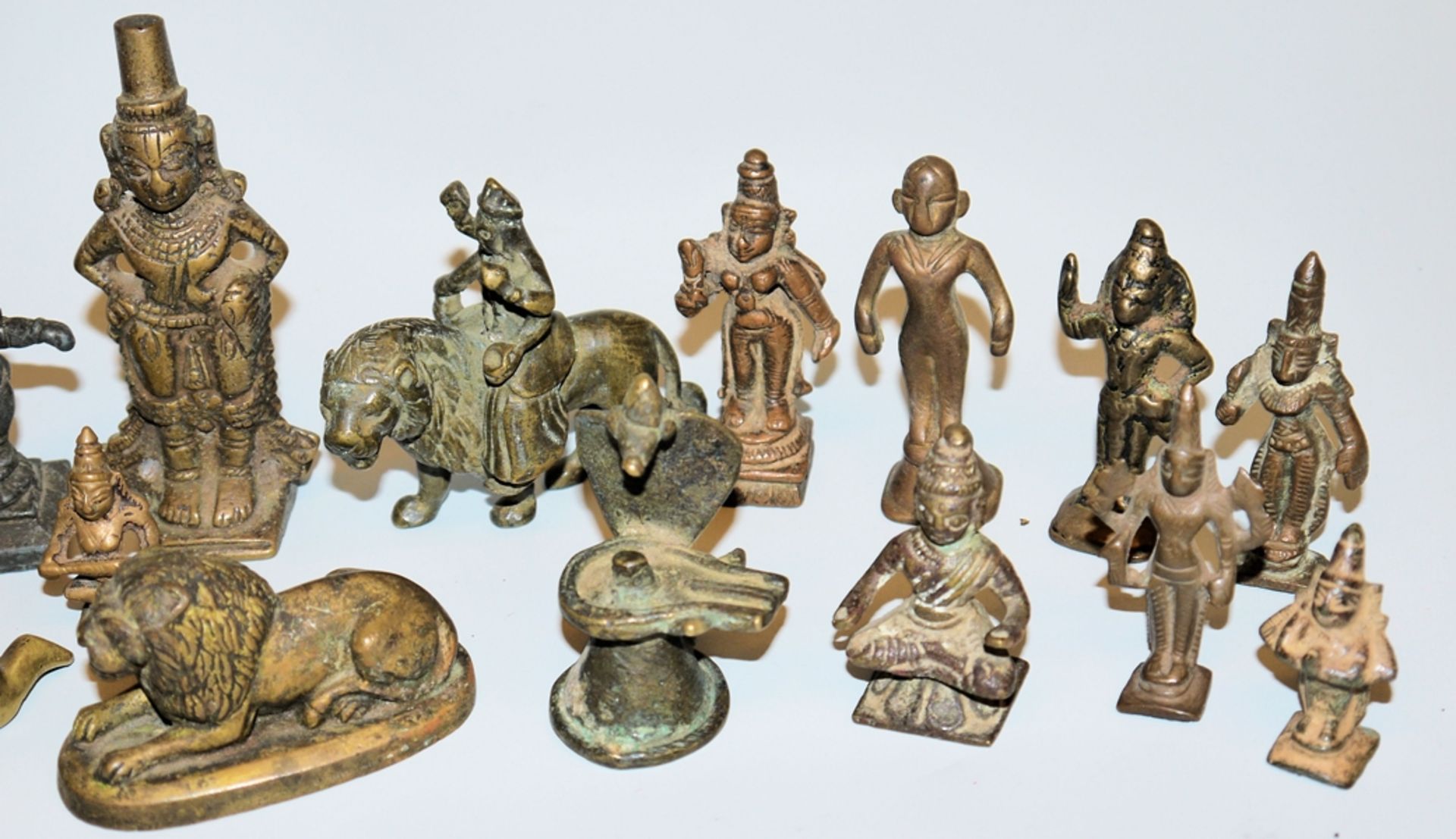 24 small and miniature bronzes of Hindu deities, India 18th & 19th century - Image 3 of 3