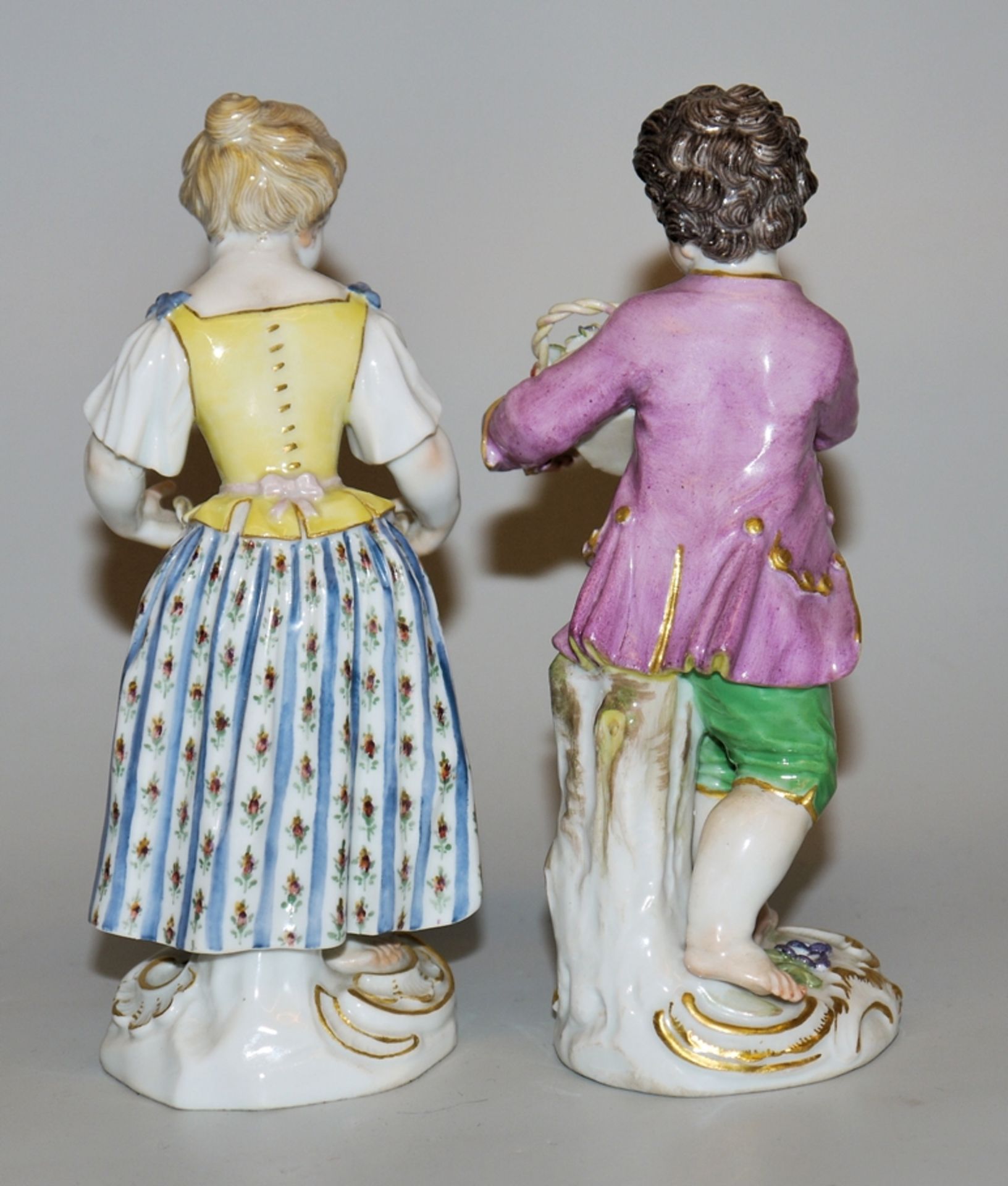 Porcelain sculptures of two gardener's children, Meissen, 1924-34 - Image 2 of 3