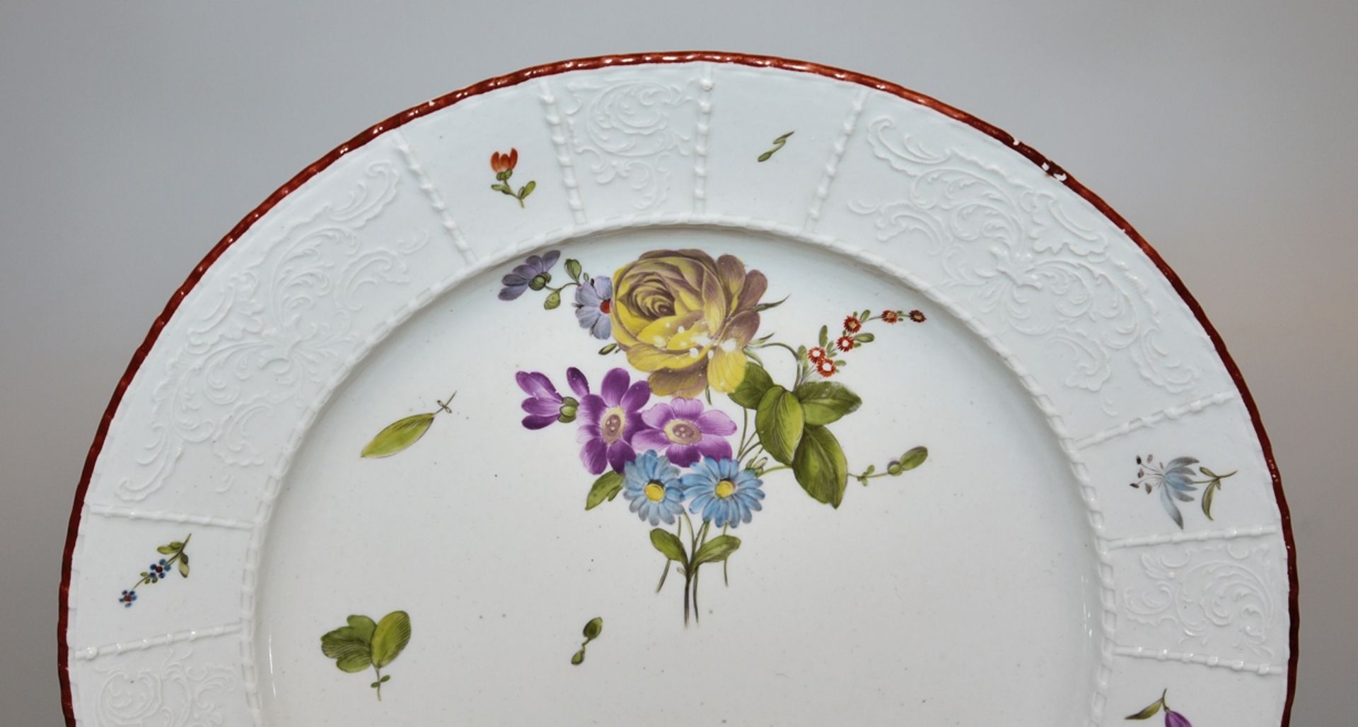 Porcelain plate with floral painting, Ludwigsburg circa 1765 - Image 2 of 4