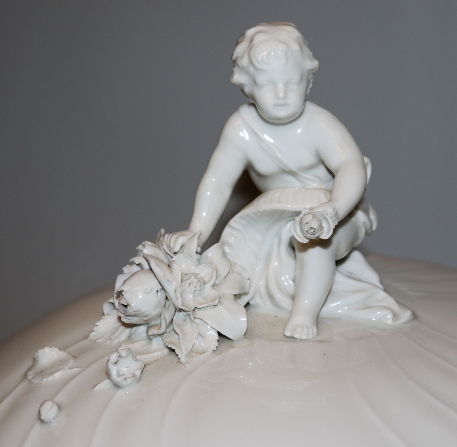 Representative lidded tureen "Neuosier" with putto knob, Royal Berlin circa 1920/30 - Image 2 of 2