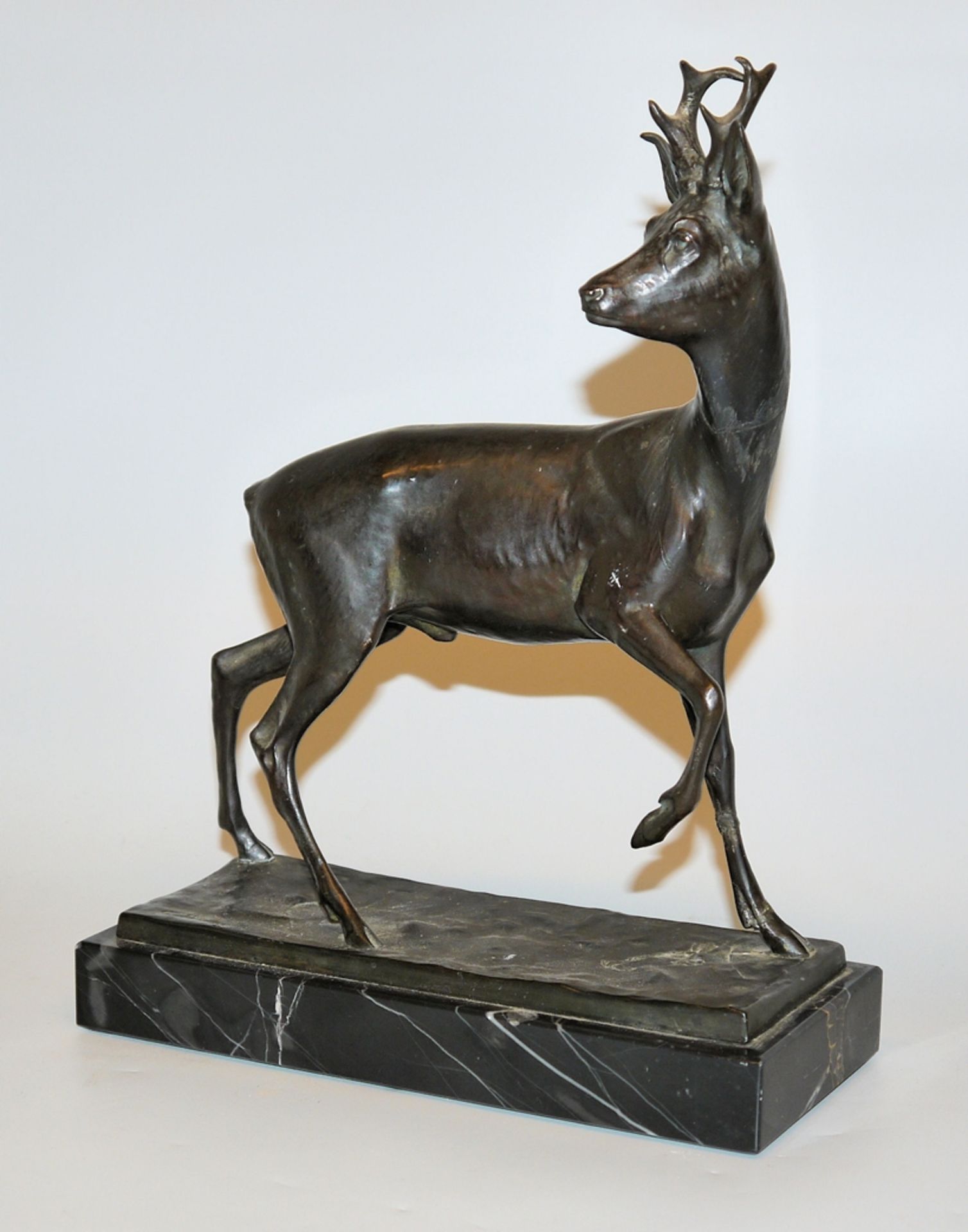 Fritz Diller, Roebuck Looking Around, bronze sculpture c. 1920
