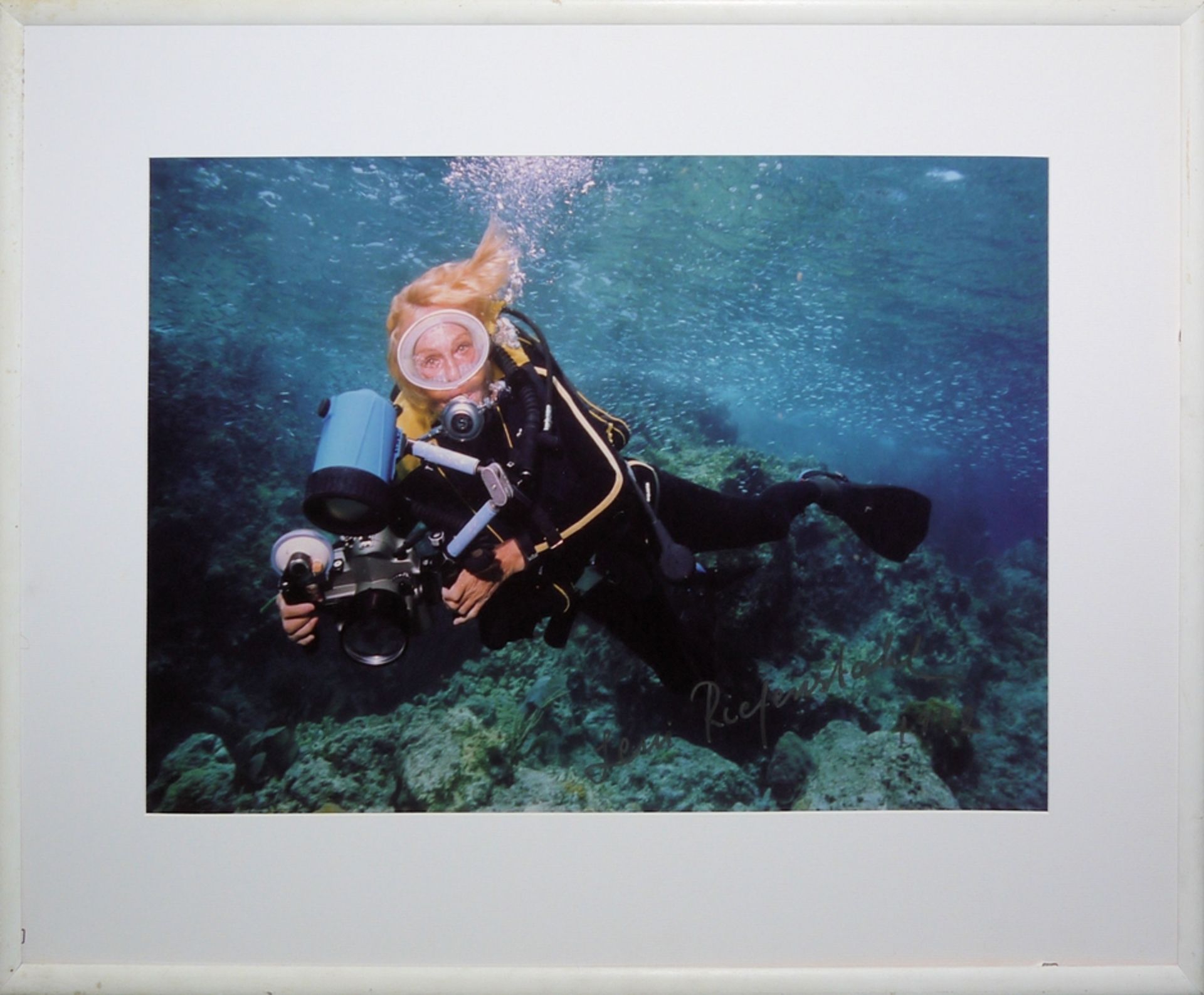 Leni Riefenstahl, Selbstporträt aus "Impressionen unter Wasser", große Farbfotografie signiert u.da