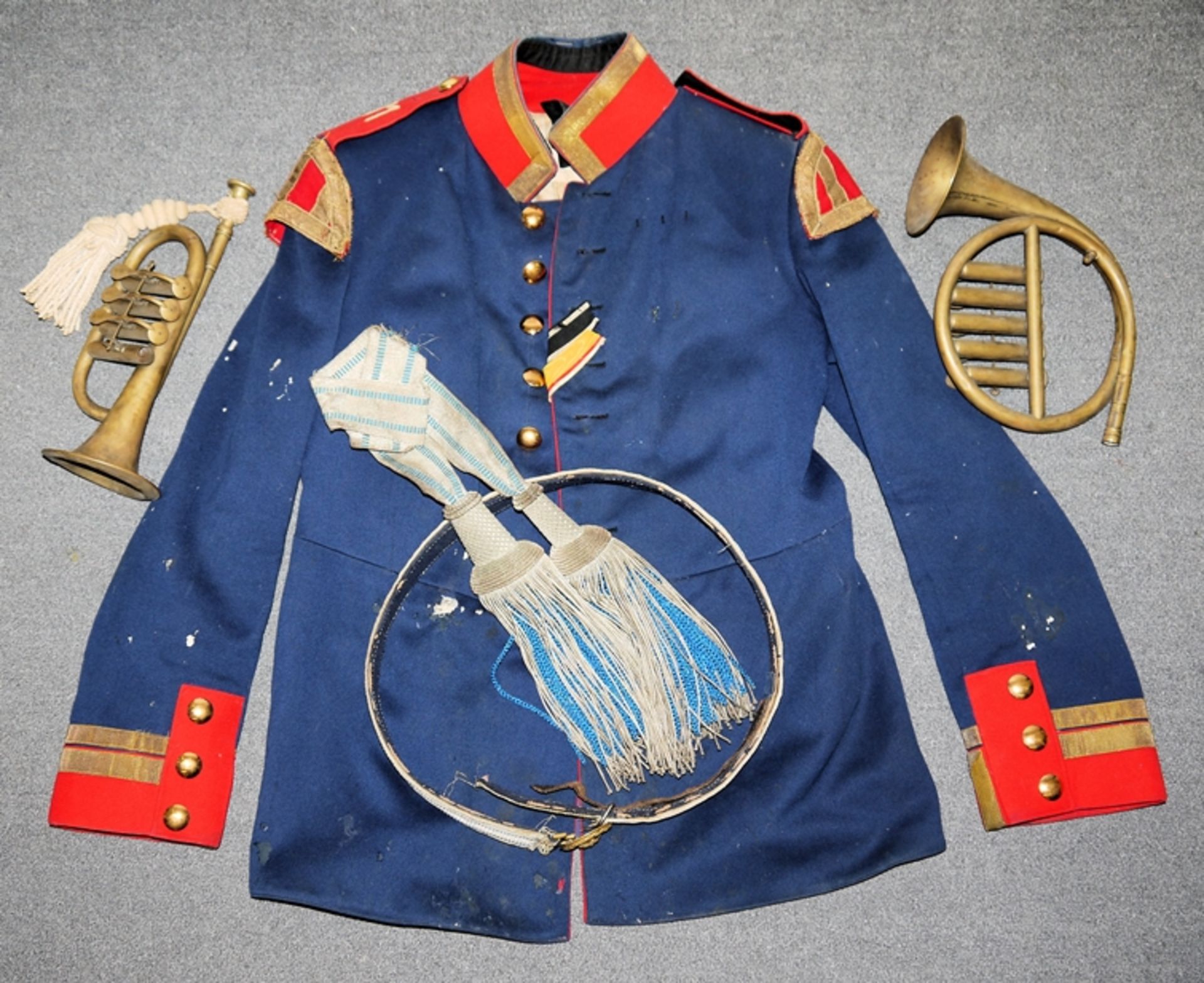 Bavaria Kaiserreich, uniform coat of a musician with field-formation, sash and two signal horns