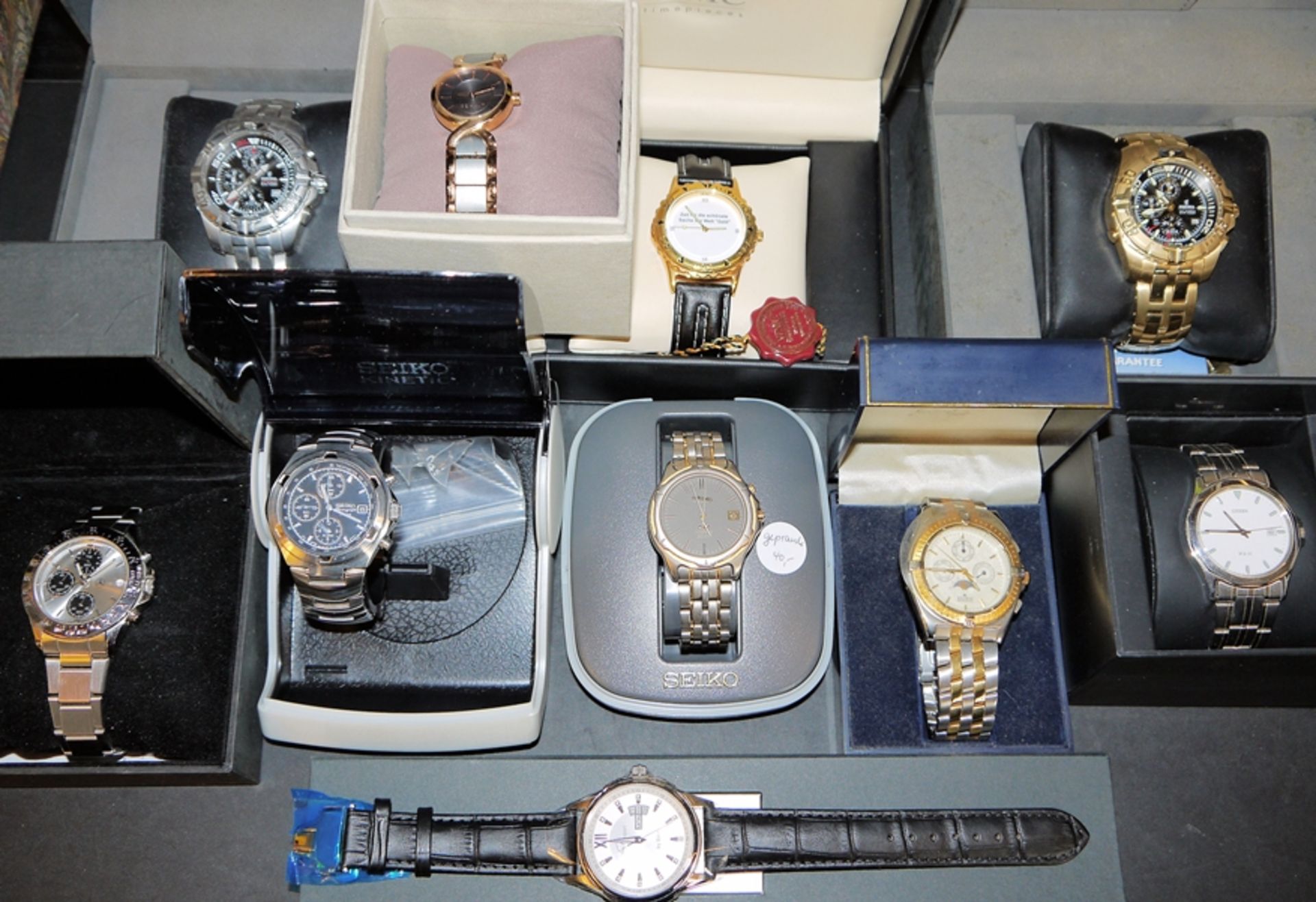 11 high-quality wristwatches in caskets