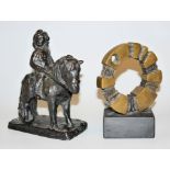 André Bucher, Bronzeplastik "La Roue de la Vie" & Anonym, Bronzeplastik Pony-Reiterin