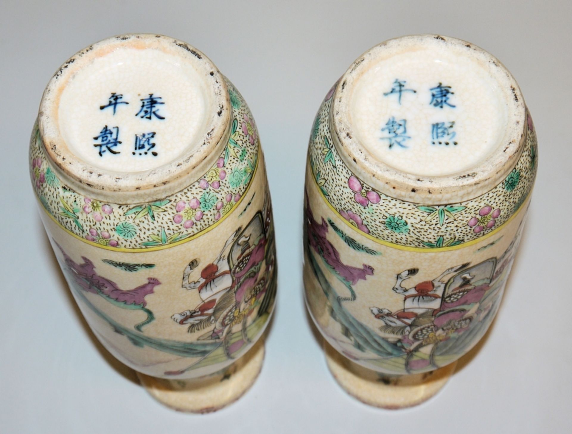 Pair of rouleau vases with battle scenes, Republic period, China, early 20th century - Image 4 of 4