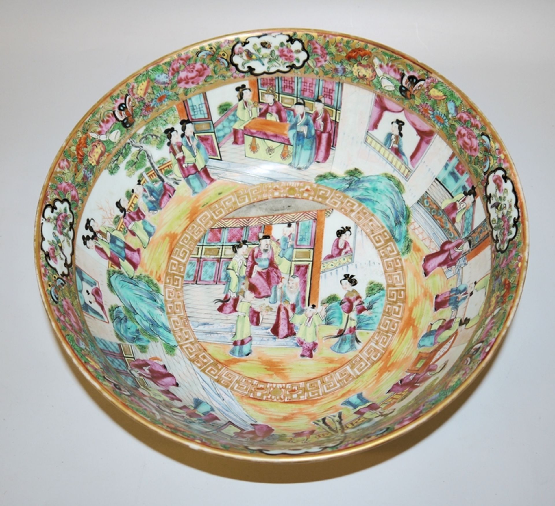 Large kummel in Canton porcelain, Qing period, China 19th century