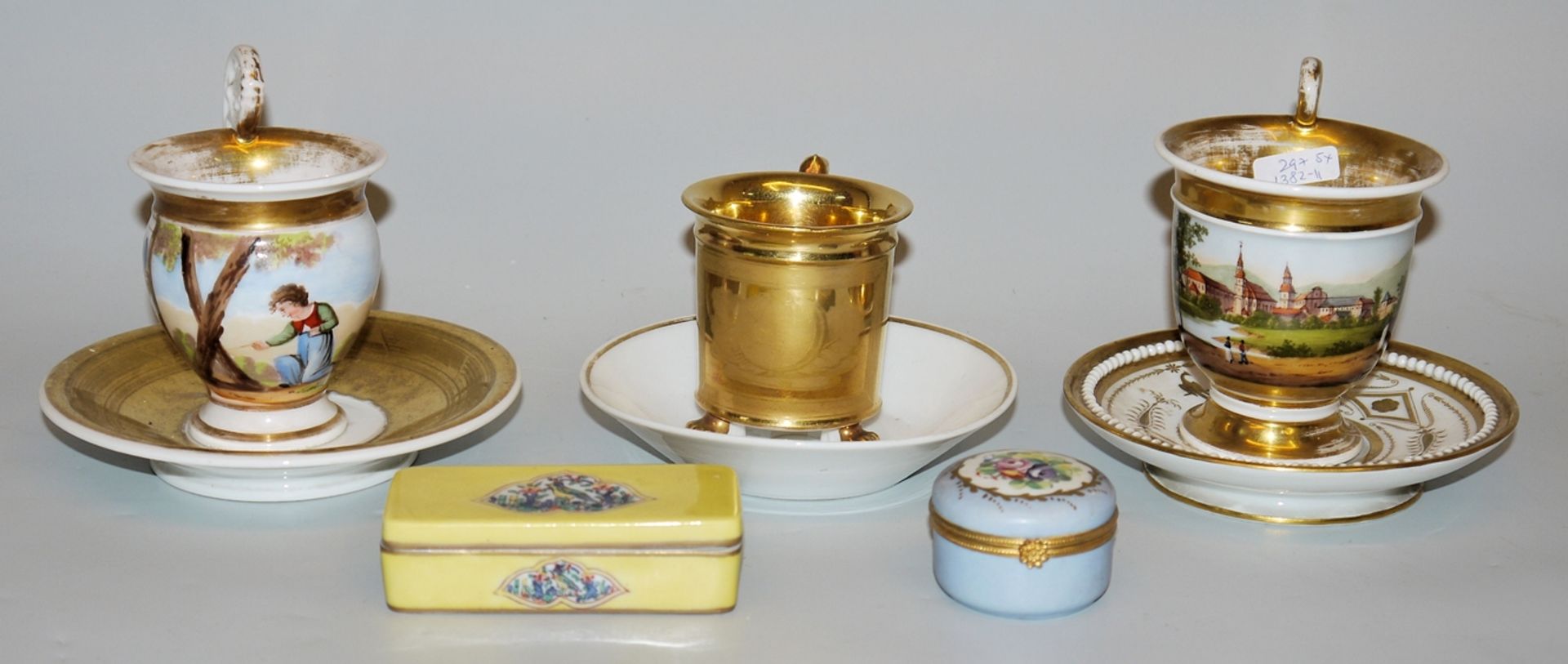 Three Biedermeier porcelain cups, 2 x portrait cups & two porcelain boxes, Paris, 19th cent.