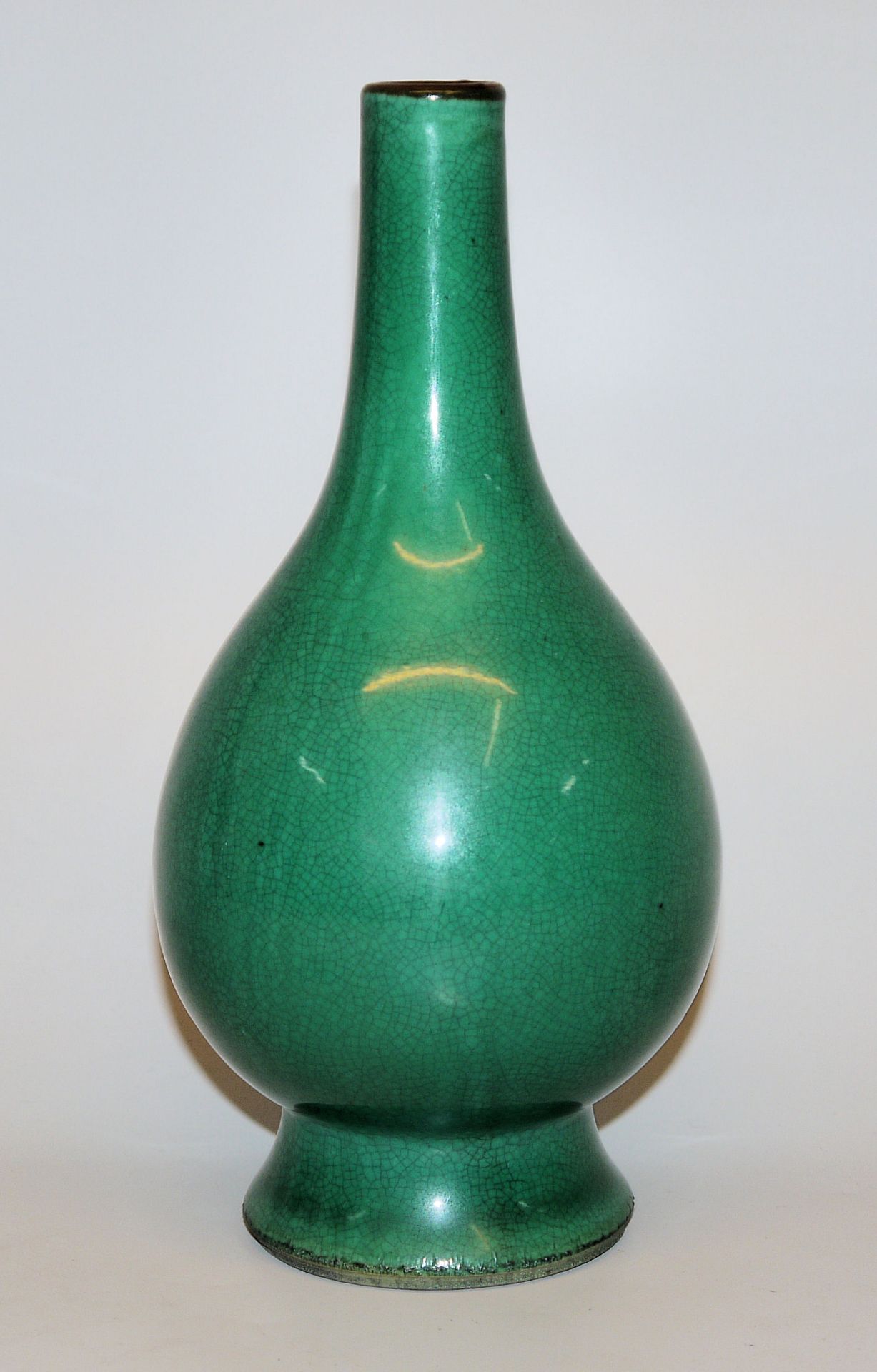Bottle vase with apple-green glaze, late Qing period, China 19th century