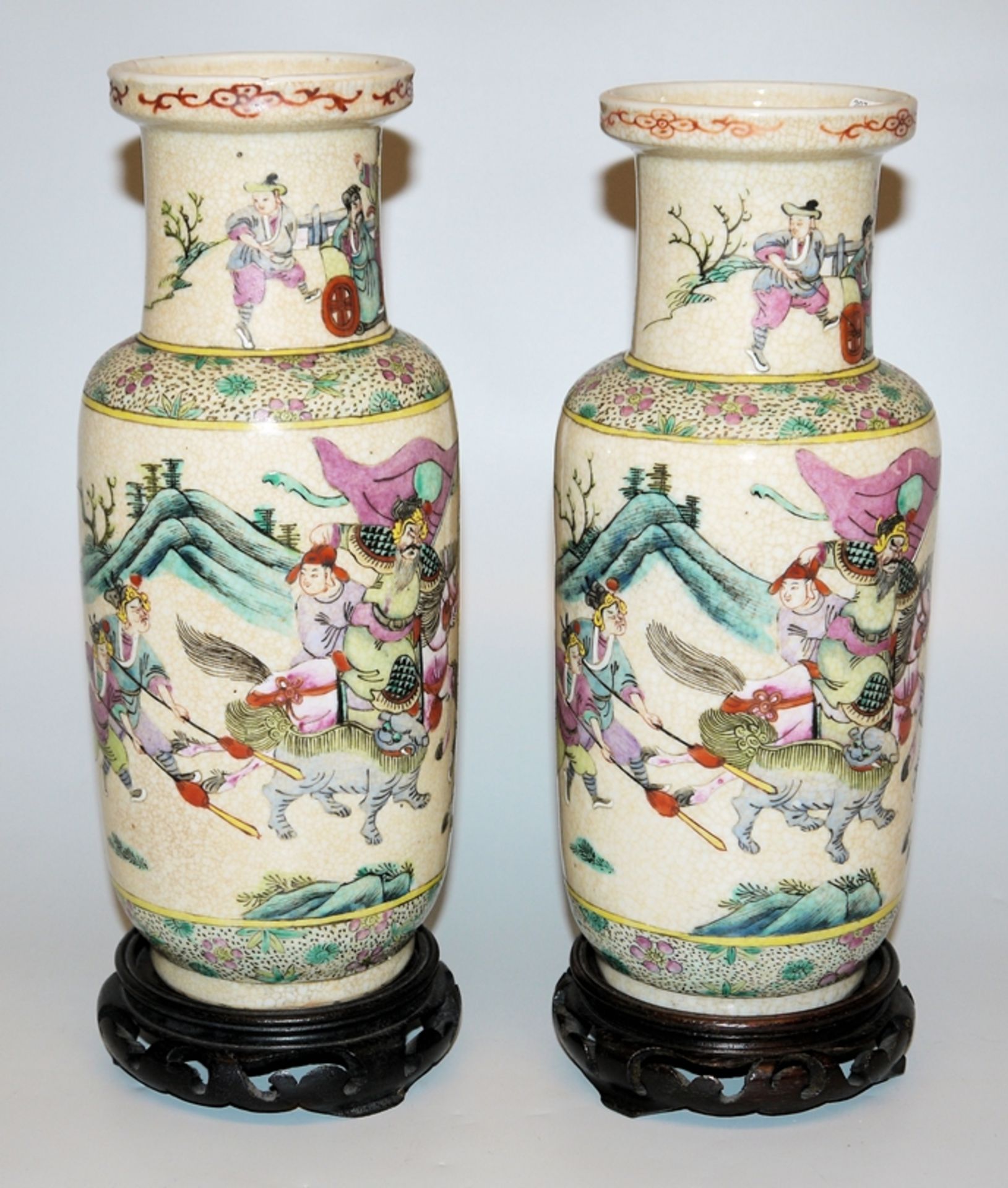 Pair of rouleau vases with battle scenes, Republic period, China, early 20th century - Image 2 of 4