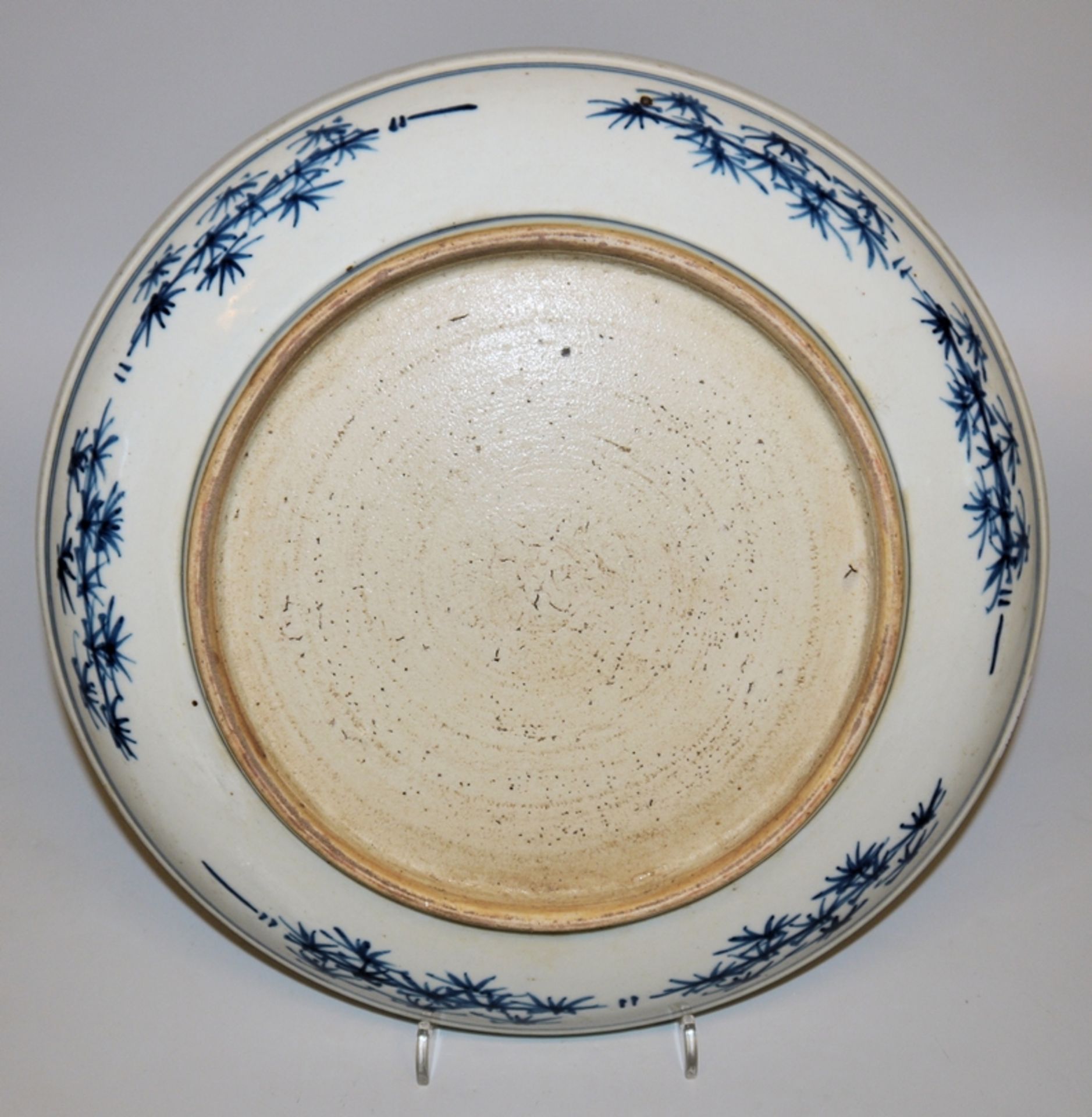 Blue and white plate with the Immortal Kui Xing, Qing period, China 19th c. - Image 2 of 2