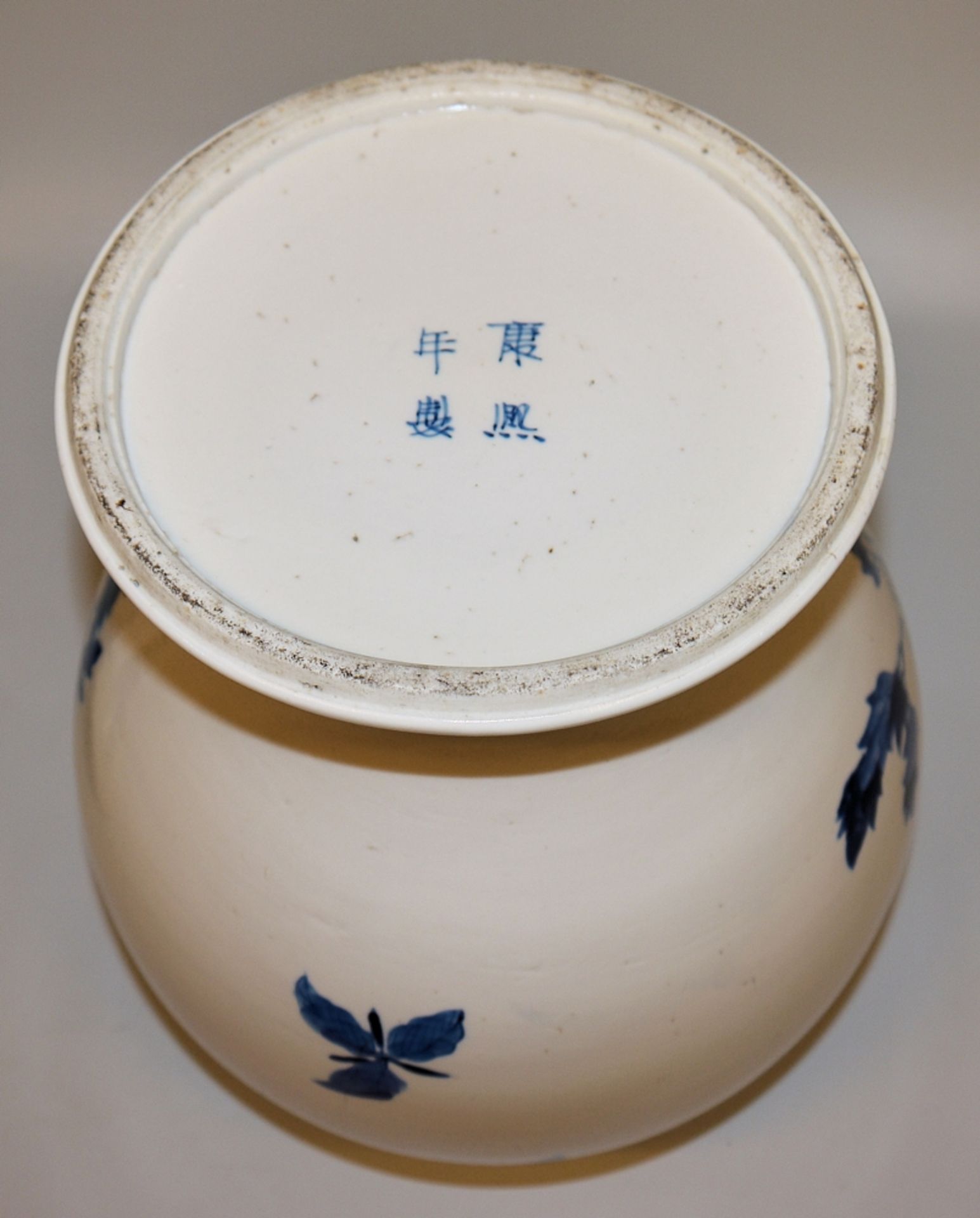 Blue and white lidded vase with a pair of singing birds, Republic period, China 20th century - Image 3 of 3