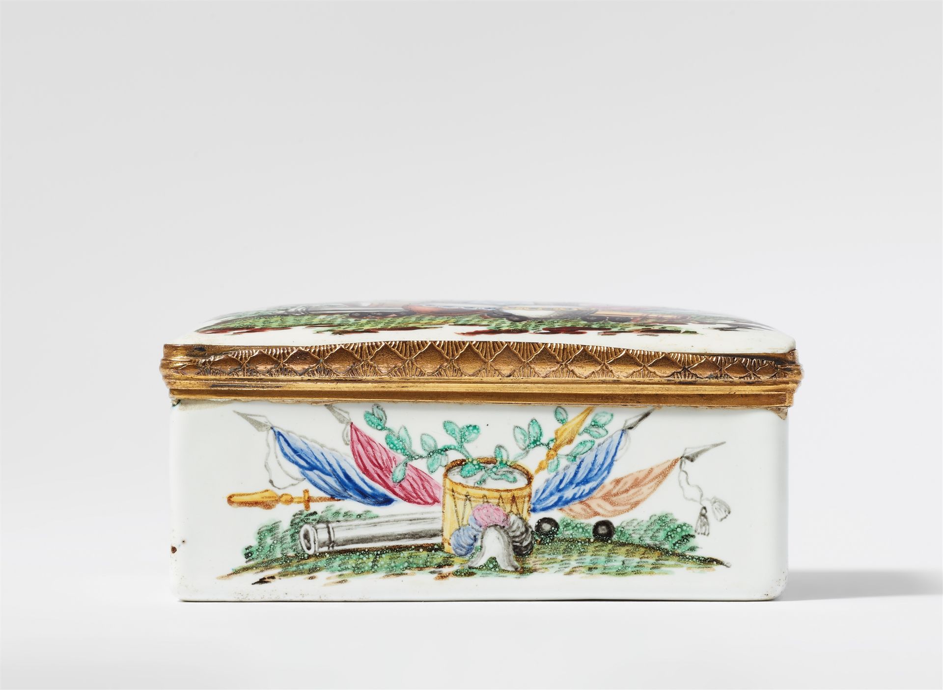 A Berlin enamel snuff box with war trophy motifs - Image 3 of 10