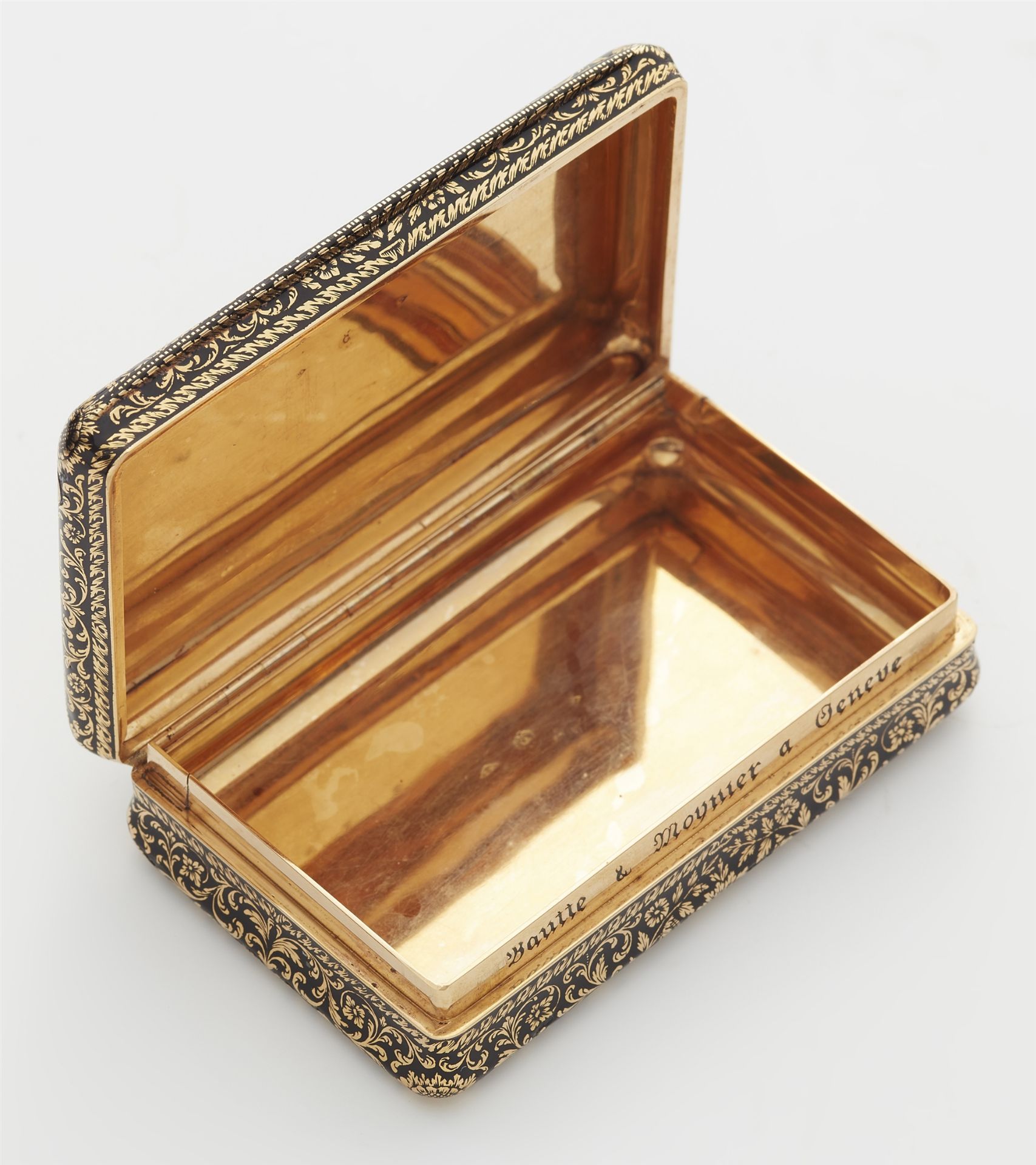 A Swiss 18k gold enamel snuffbox. - Image 2 of 4