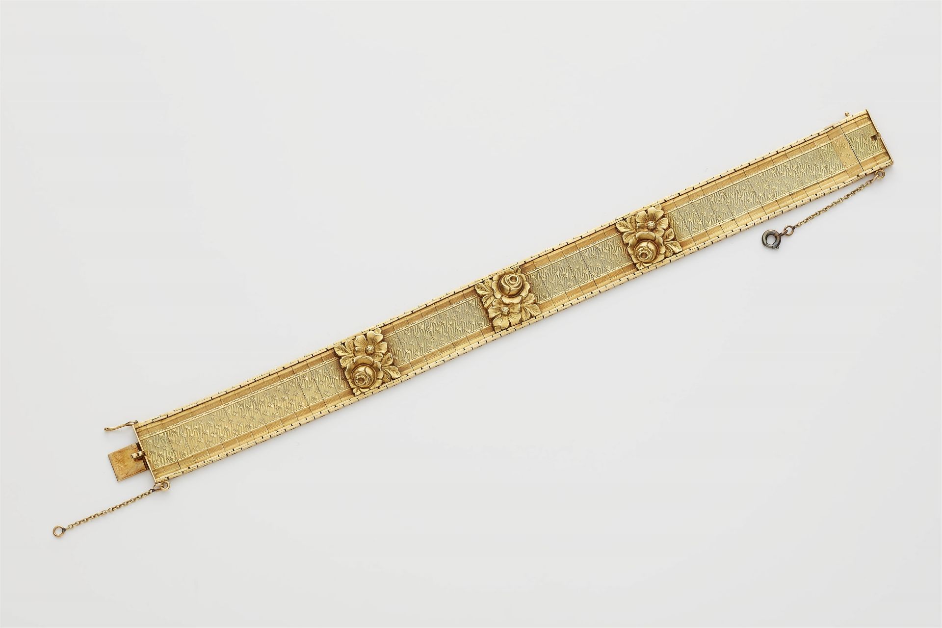 A Victorian 18k gold bracelet.