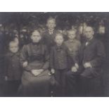 August Sander, Familienportraits aus Hilgenroth/Westerwald