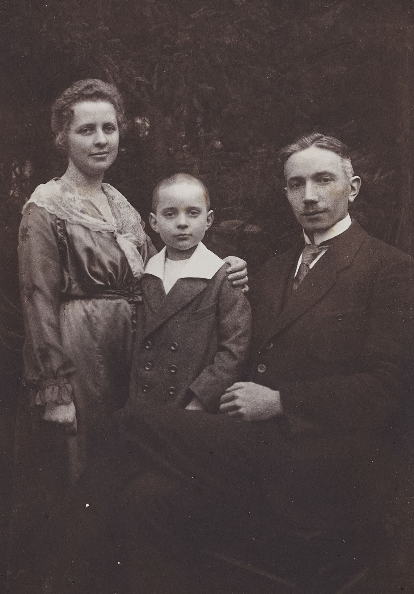 August Sander, Family portraits from Puderbach/Westerwald