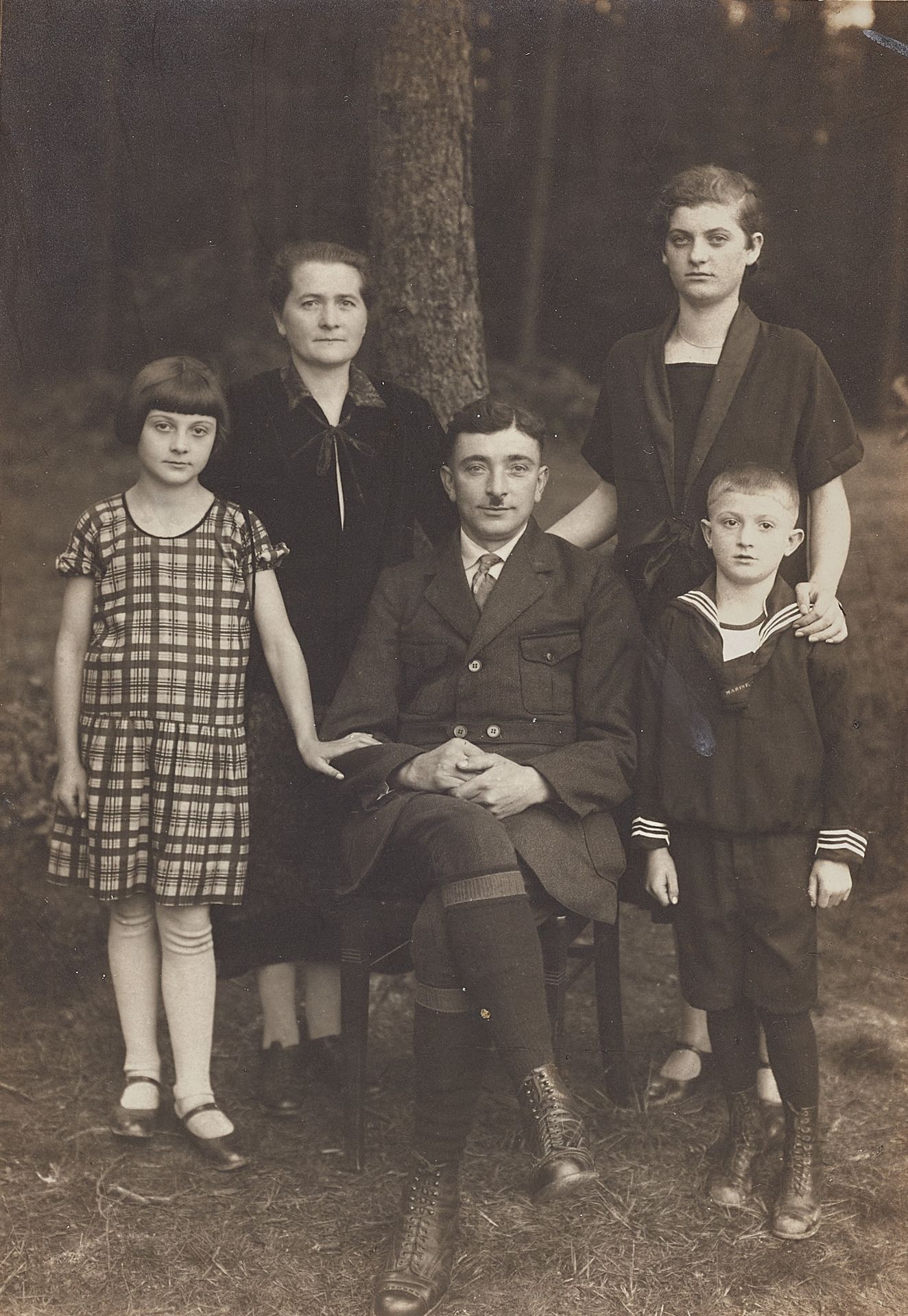August Sander, Family portrait from Stürzelbach/Westerwald