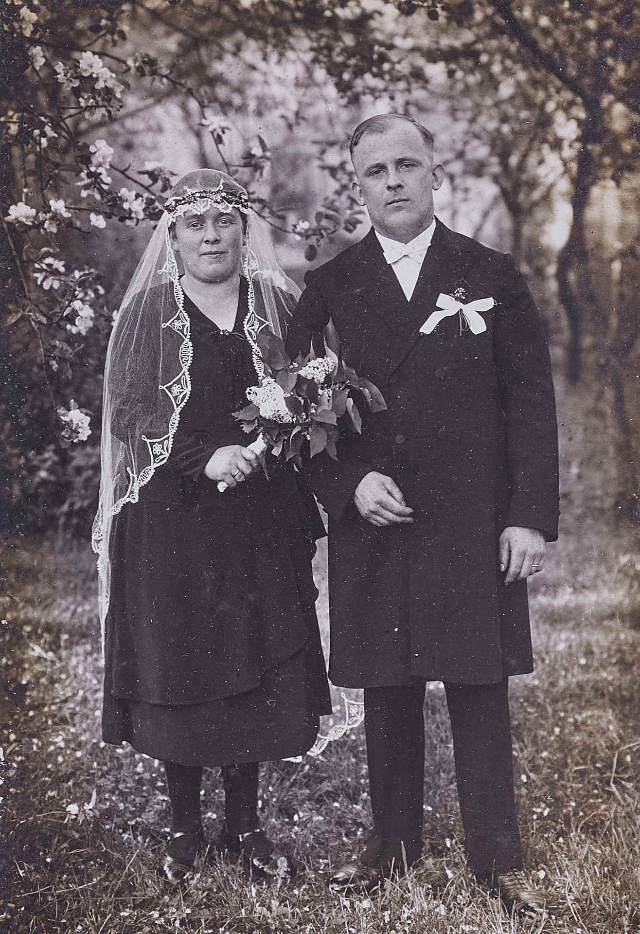 August Sander, Family portraits from Hilgenroth/Westerwald - Image 5 of 10