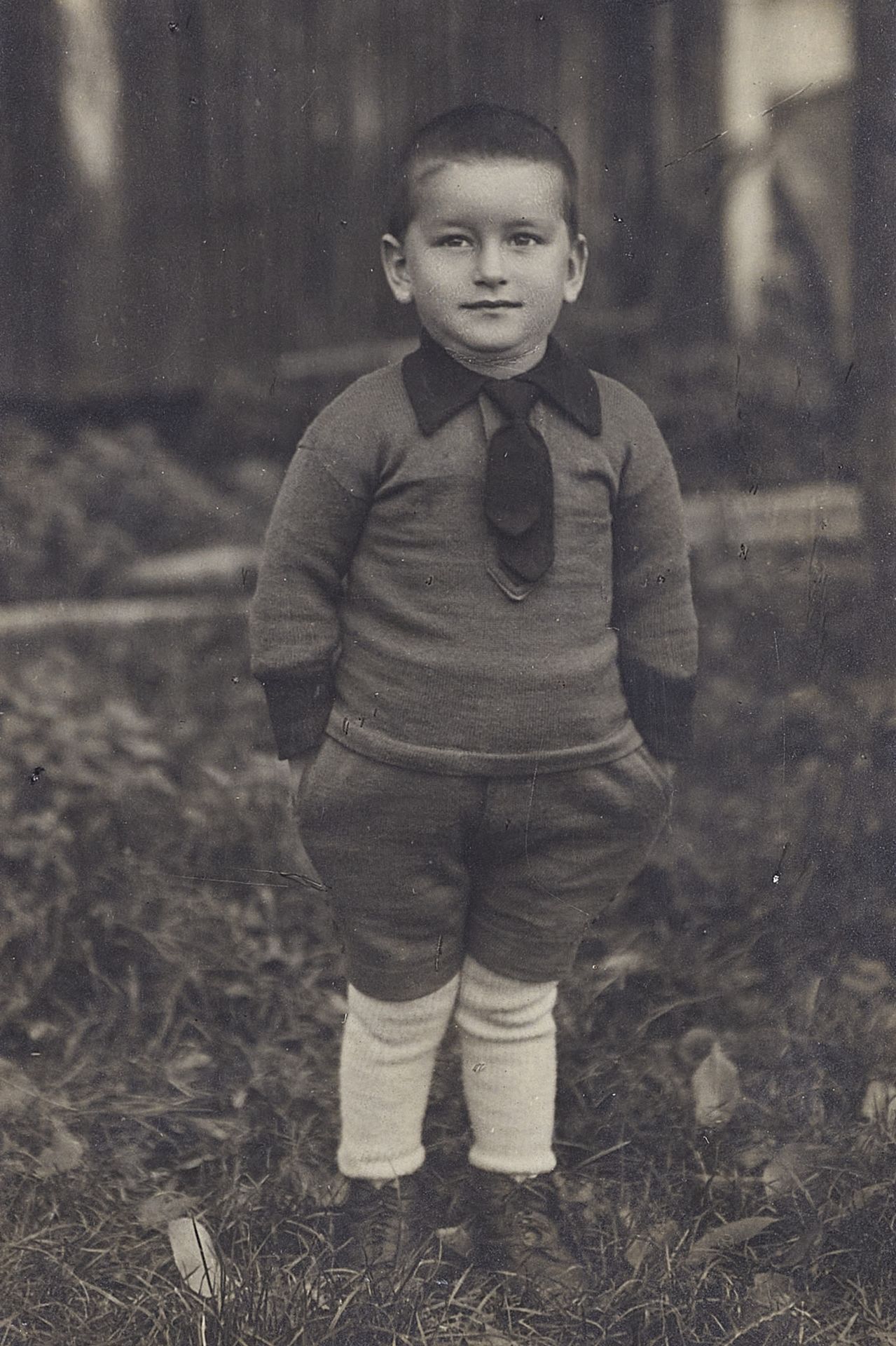 August Sander, Family portraits from Puderbach/Westerwald - Image 5 of 8