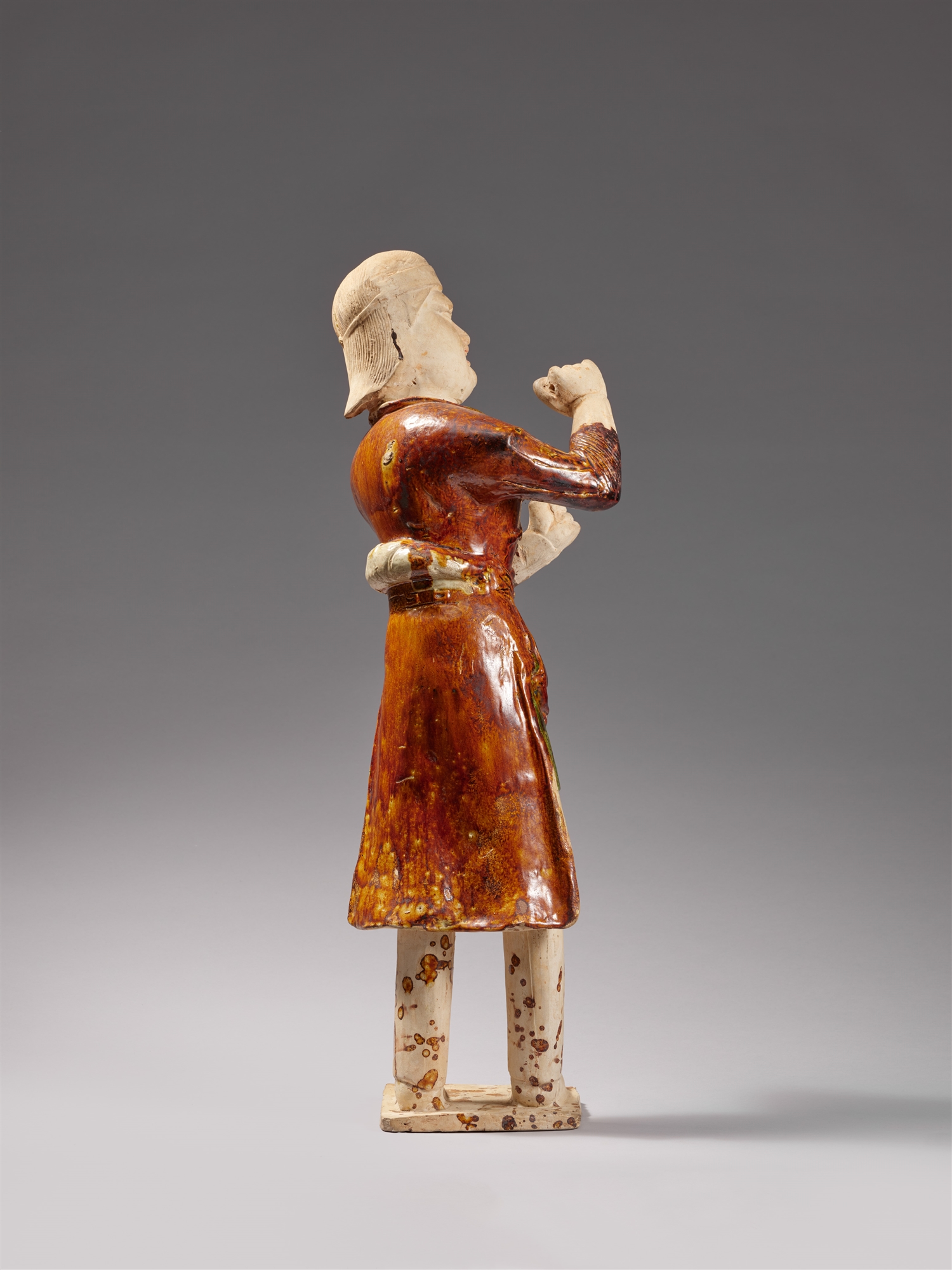 A large sancai figure of a groom. Tang dynasty (618-907) - Image 2 of 2