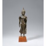 Schreitender Buddha. Bronze. Thailand, Sukhothai-Stil. 14. Jh. oder später