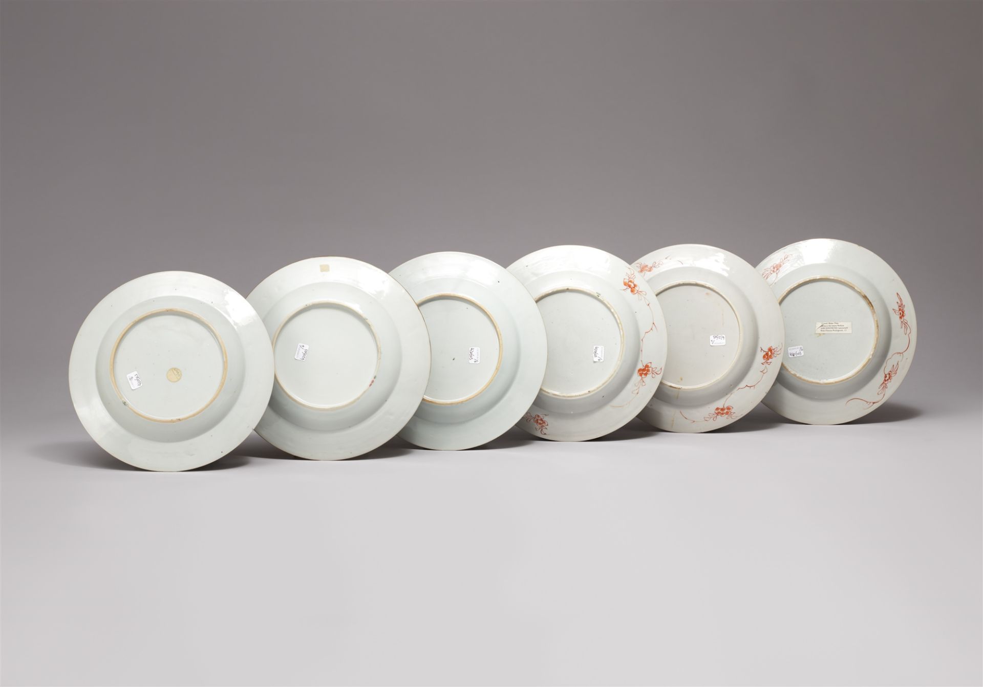 A group of six Chinese export plates. Kangxi/ Qianlong period, 18th century - Image 2 of 2